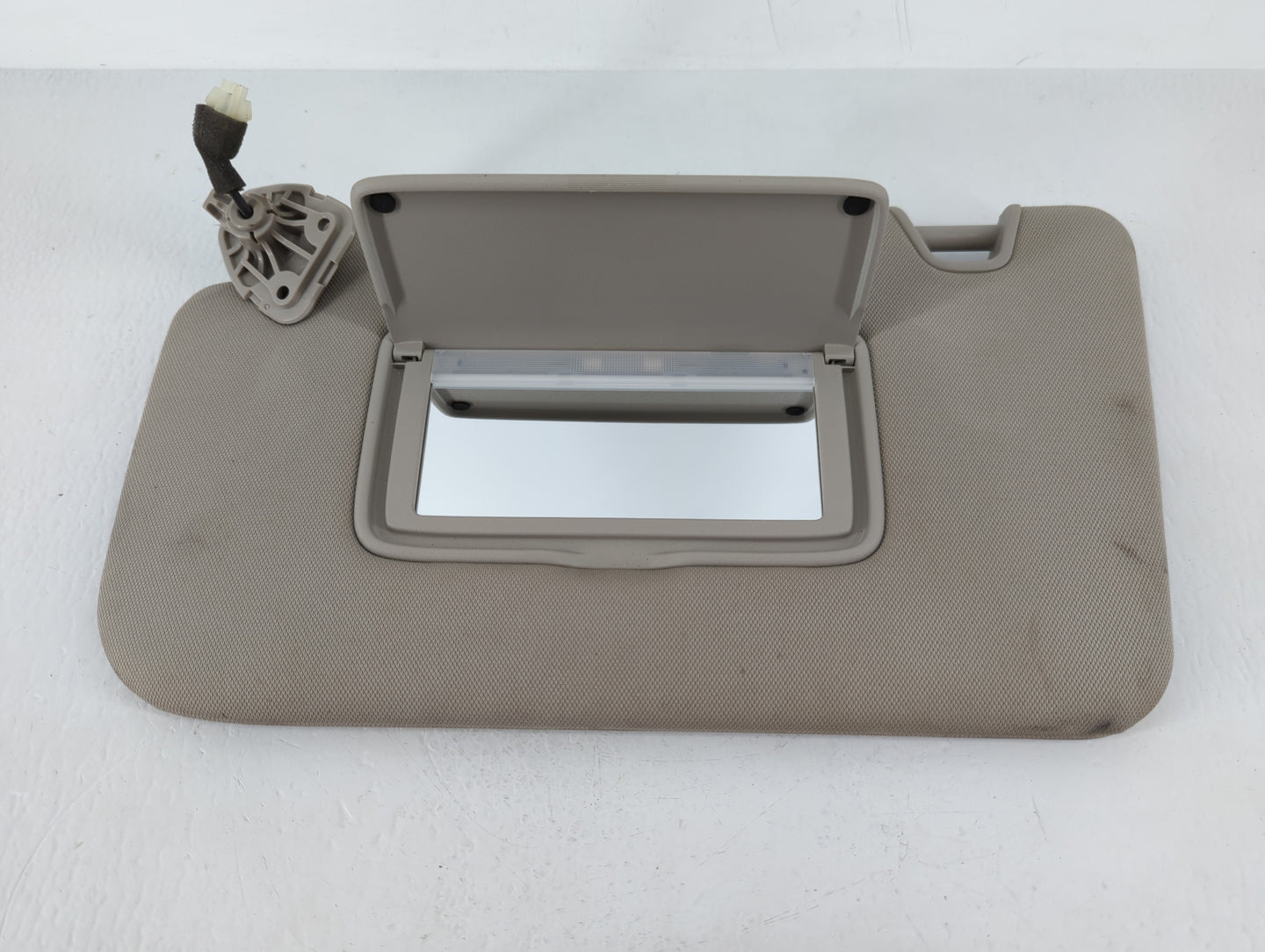 2018-2020 Nissan Rogue Sun Visor Shade Replacement Driver Left Mirror Fits Fits 2018 2019 2020 OEM Used Auto Parts - Oemused