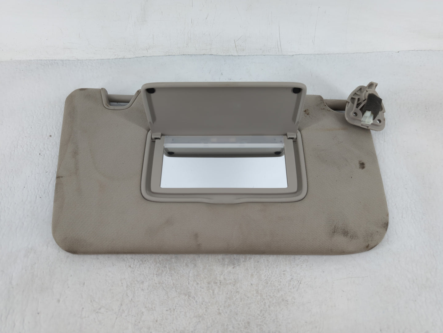 2018-2020 Nissan Rogue Sun Visor Shade Replacement Passenger Right Mirror Fits Fits 2018 2019 2020 OEM Used Auto Parts - Oem