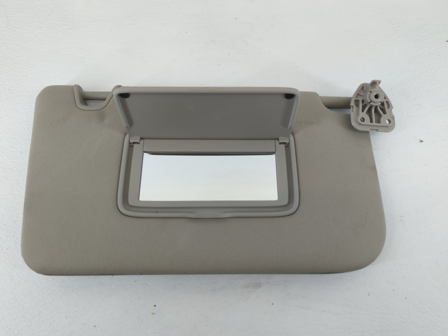 2018-2020 Nissan Rogue Sun Visor Shade Replacement Passenger Right Mirror Fits Fits 2018 2019 2020 OEM Used Auto Parts - Oem