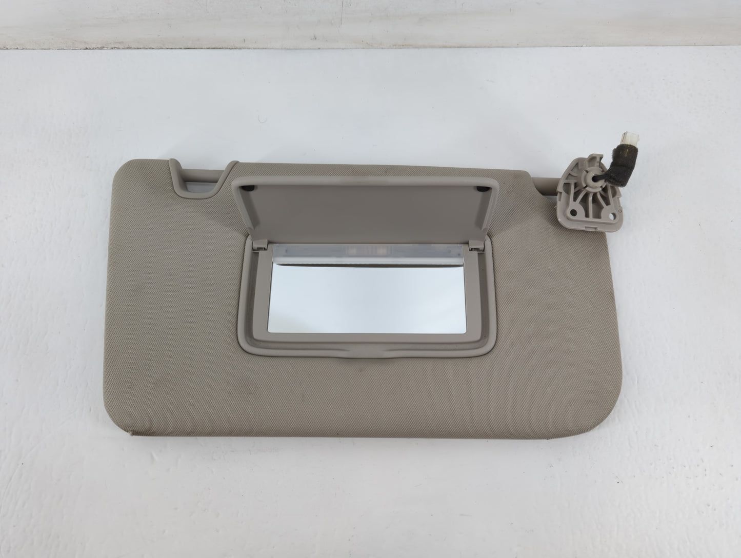 2018-2020 Nissan Rogue Sun Visor Shade Replacement Passenger Right Mirror Fits Fits 2018 2019 2020 OEM Used Auto Parts - Oem