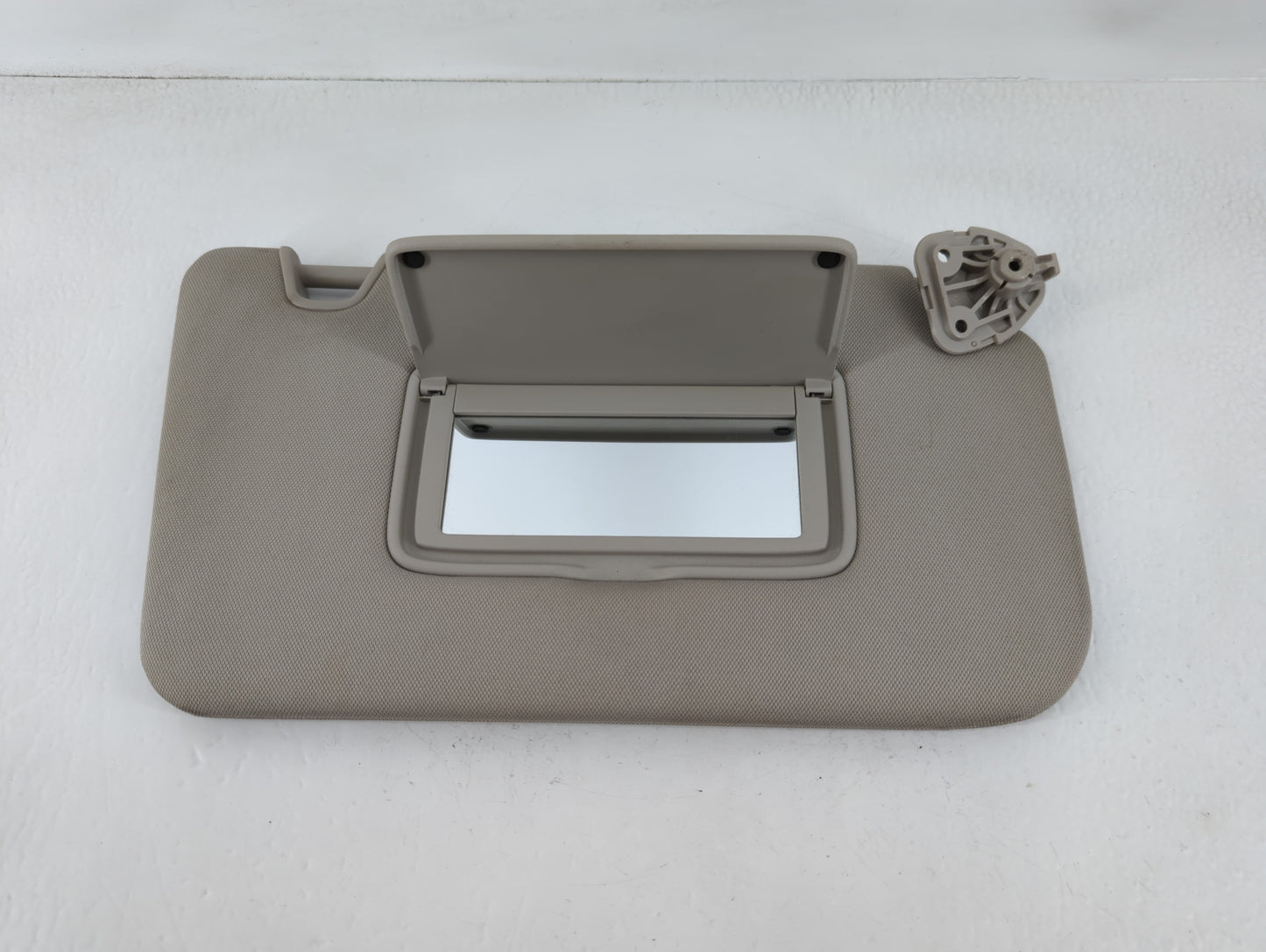 2018-2020 Nissan Rogue Sun Visor Shade Replacement Passenger Right Mirror Fits Fits 2018 2019 2020 OEM Used Auto Parts - Oem