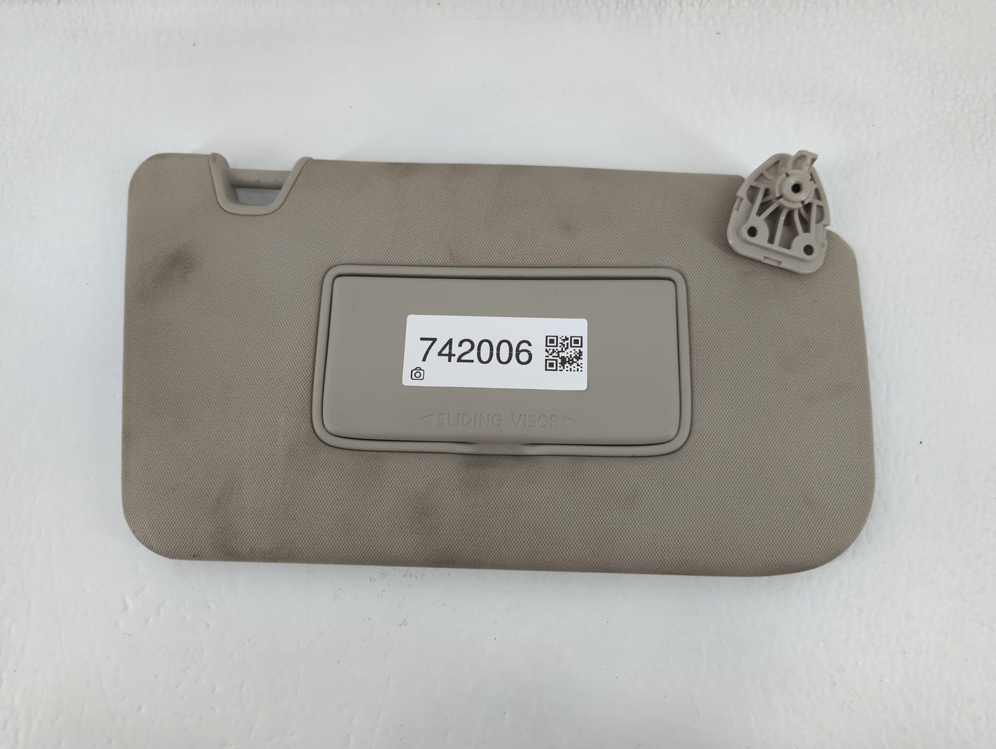 2018-2020 Nissan Rogue Sun Visor Shade Replacement Passenger Right Mirror Fits Fits 2018 2019 2020 OEM Used Auto Parts - Oem