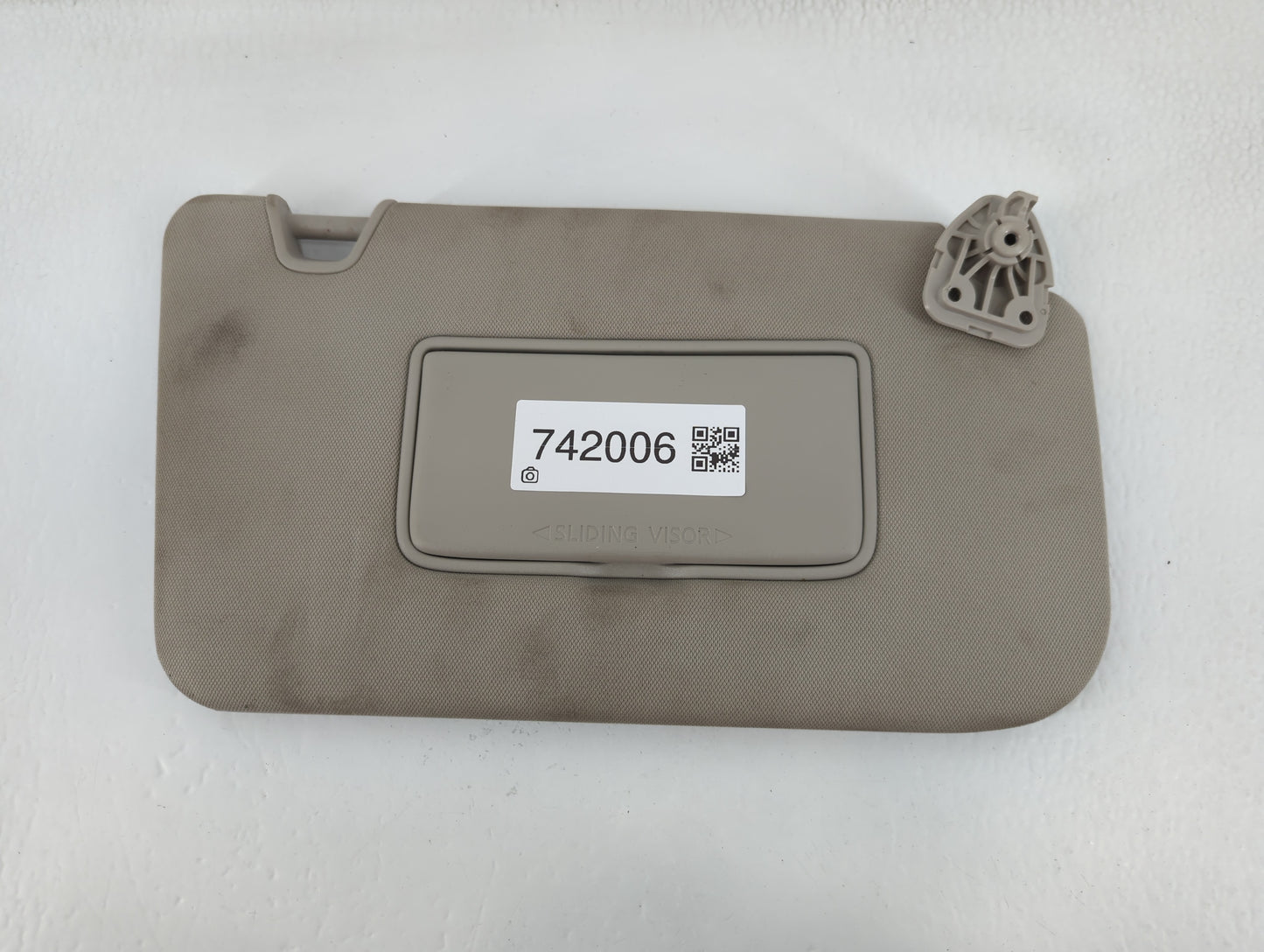 2018-2020 Nissan Rogue Sun Visor Shade Replacement Passenger Right Mirror Fits Fits 2018 2019 2020 OEM Used Auto Parts - Oem