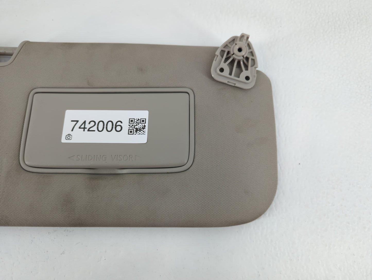2018-2020 Nissan Rogue Sun Visor Shade Replacement Passenger Right Mirror Fits Fits 2018 2019 2020 OEM Used Auto Parts - Oem
