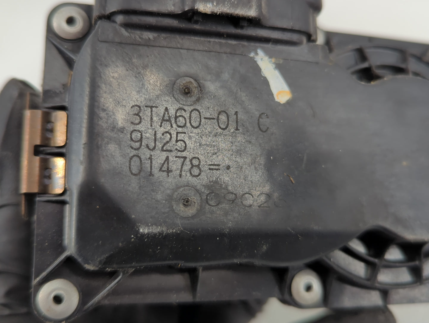 2014-2020 Nissan Rogue Throttle Body P/N:9J2501478 3TA60-01 C Fits Fits 2013 2014 2015 2016 2017 2018 2019 2020 OEM Used Aut