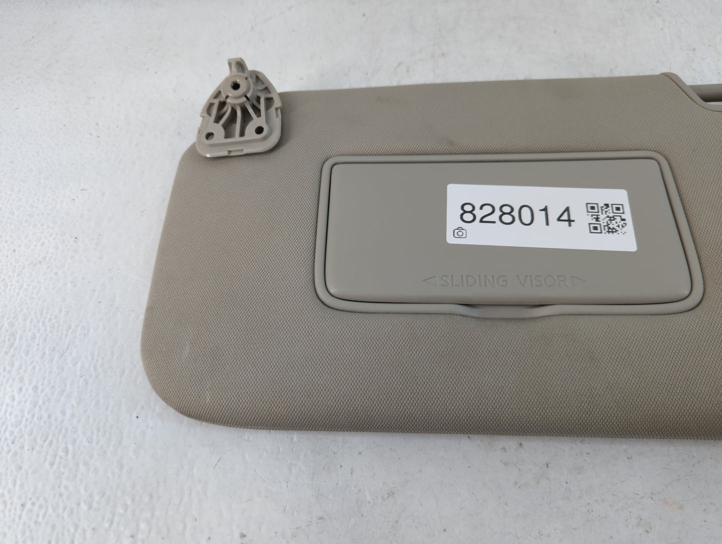 2018-2020 Nissan Rogue Sun Visor Shade Replacement Driver Left Mirror Fits Fits 2018 2019 2020 OEM Used Auto Parts - Oemused