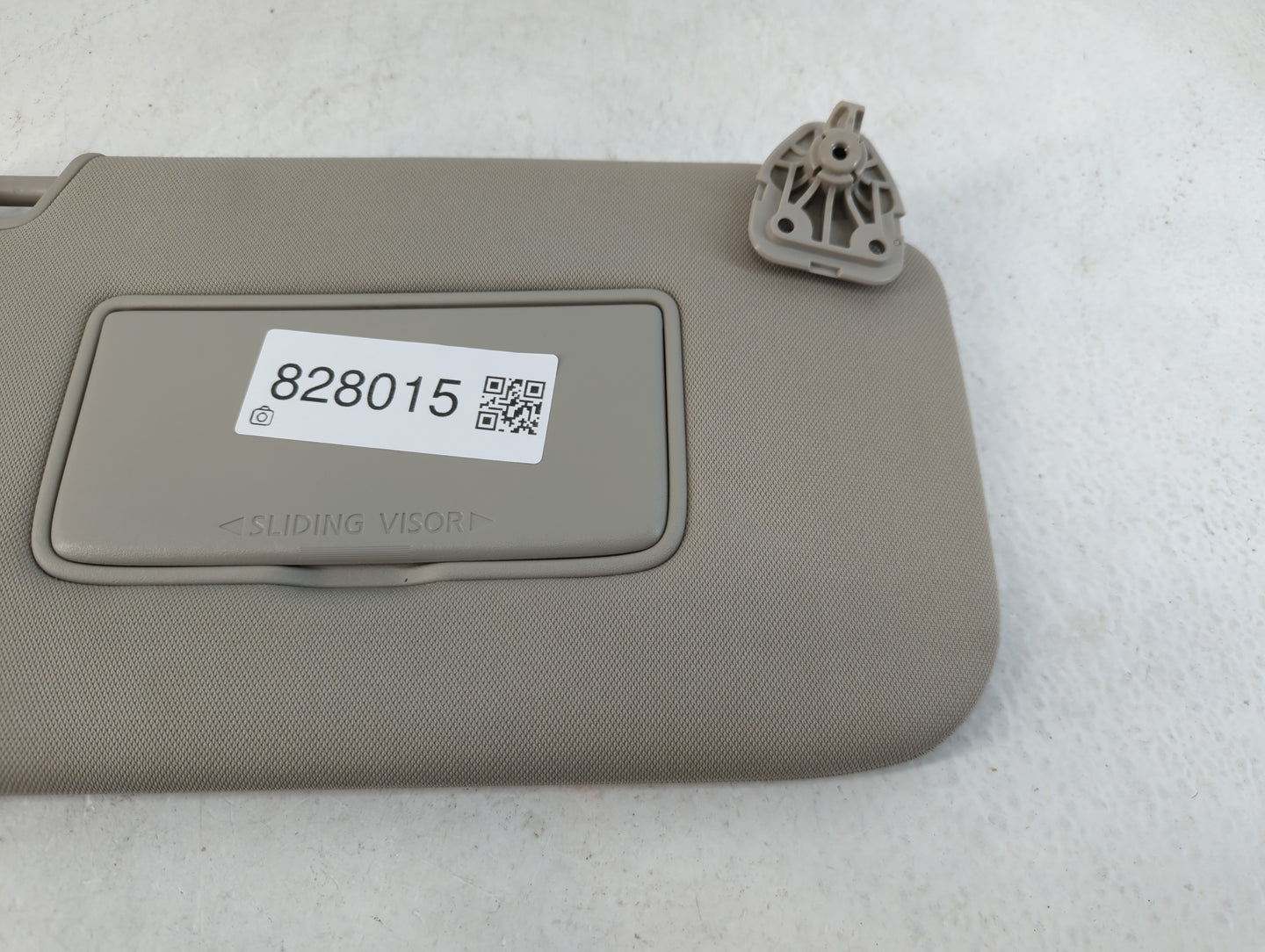 2018-2020 Nissan Rogue Sun Visor Shade Replacement Passenger Right Mirror Fits Fits 2018 2019 2020 OEM Used Auto Parts - Oem