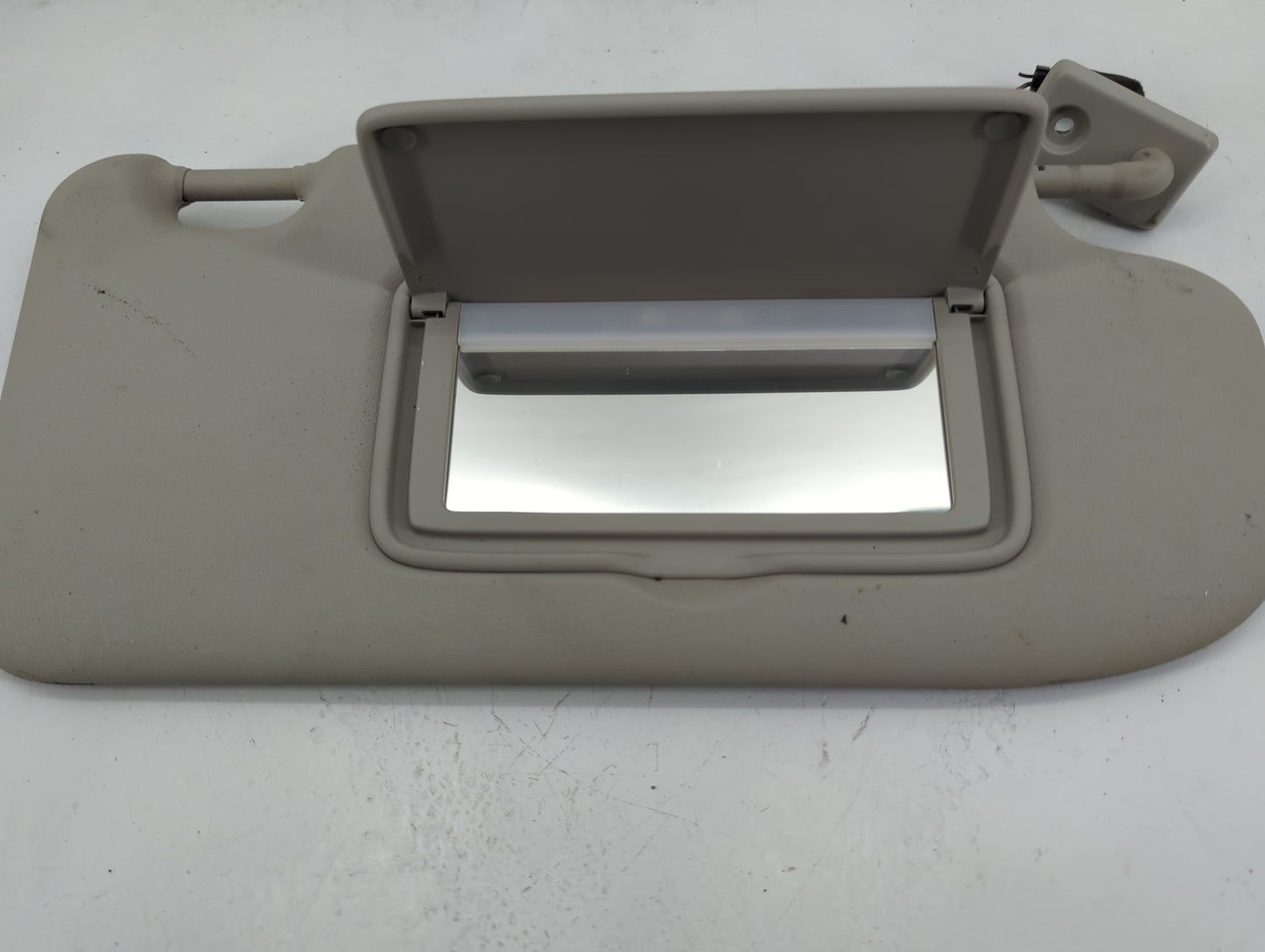 2019-2022 Nissan Rogue Sport Sun Visor Shade Replacement Passenger Right Mirror Fits Fits 2019 2020 2021 2022 OEM Used Auto 