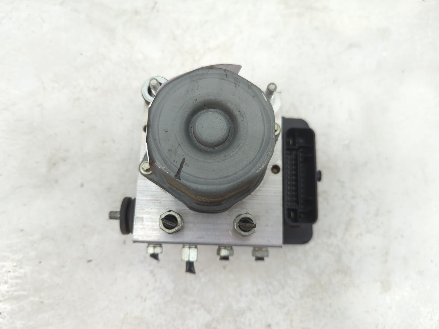 2019-2021 Nissan Rogue Sport ABS Pump Control Module Replacement P/N:47660-6MM2A Fits Fits 2019 2020 2021 OEM Used Auto Part