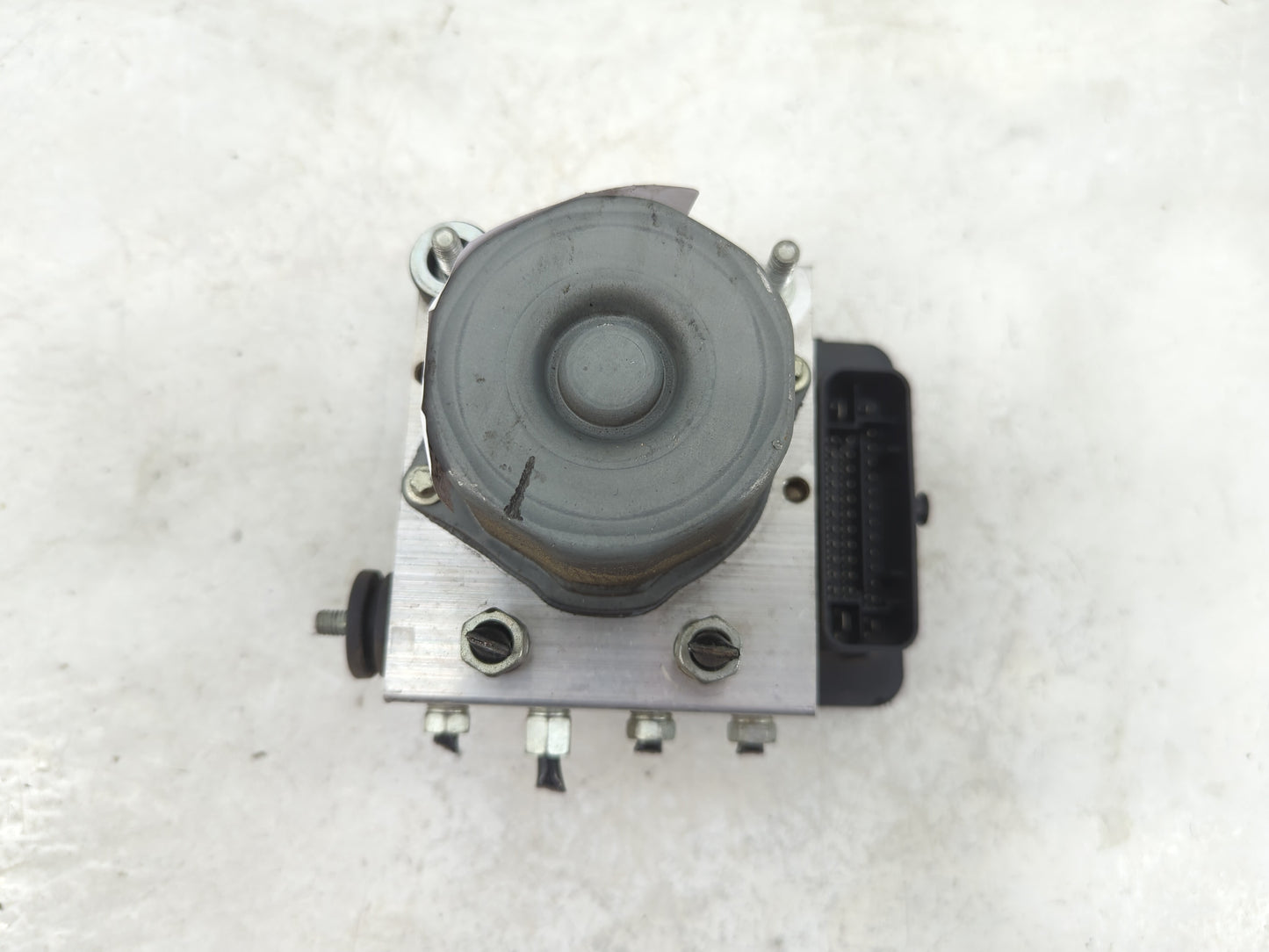 2019-2021 Nissan Rogue Sport ABS Pump Control Module Replacement P/N:47660-6MM2A Fits Fits 2019 2020 2021 OEM Used Auto Part