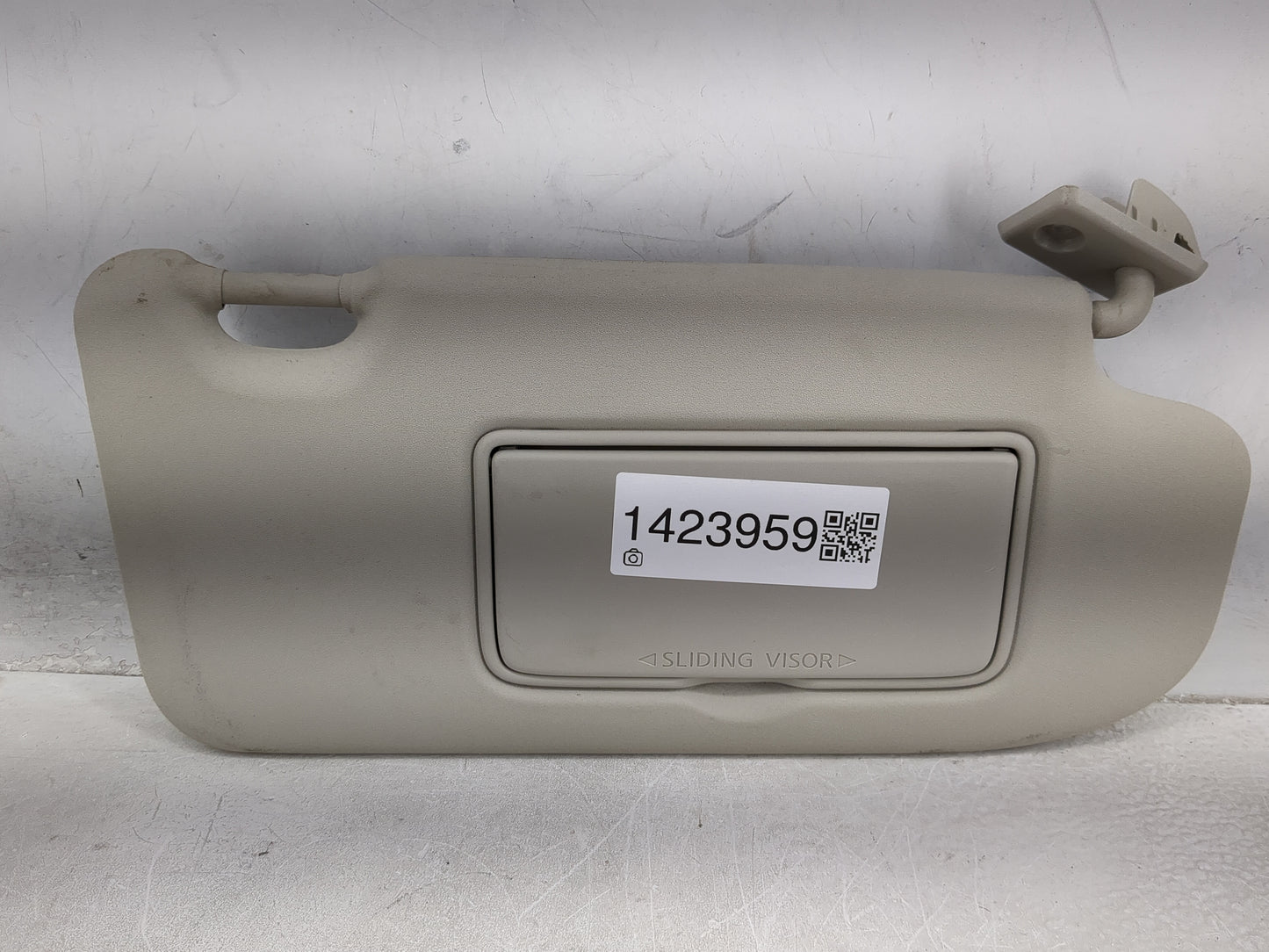2019-2022 Nissan Rogue Sport Sun Visor Shade Replacement Passenger Right Mirror Fits Fits 2019 2020 2021 2022 OEM Used Auto 