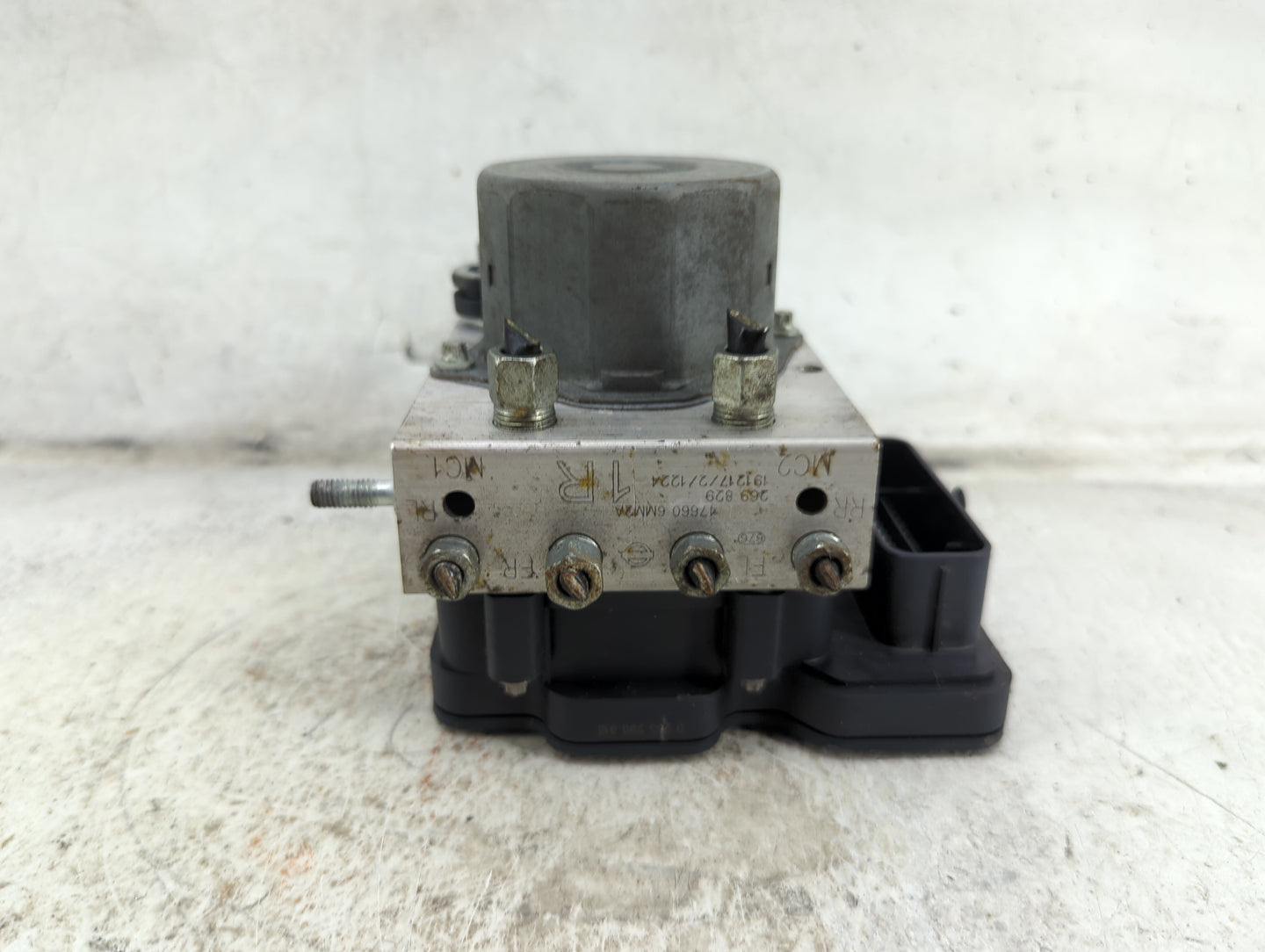 2019-2021 Nissan Rogue Sport ABS Pump Control Module Replacement P/N:476606MM2A 569829 Fits Fits 2019 2020 2021 OEM Used Aut