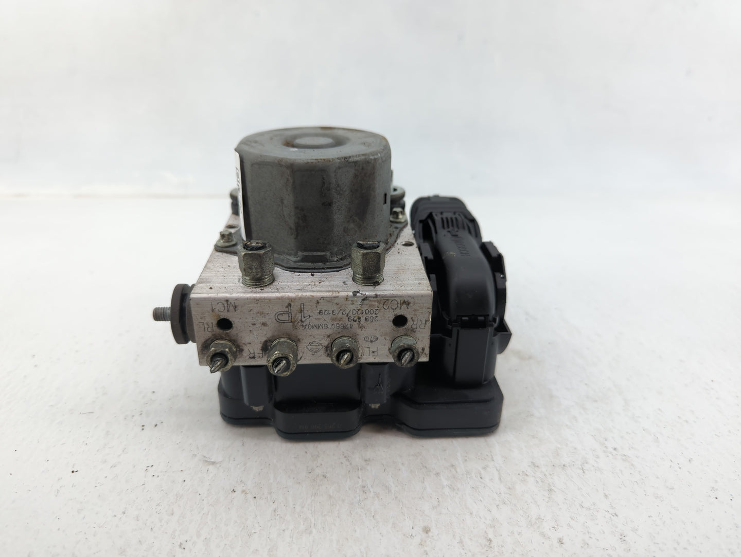 2019-2021 Nissan Rogue Sport ABS Pump Control Module Replacement P/N:47660 6MM0A Fits Fits 2019 2020 2021 OEM Used Auto Part