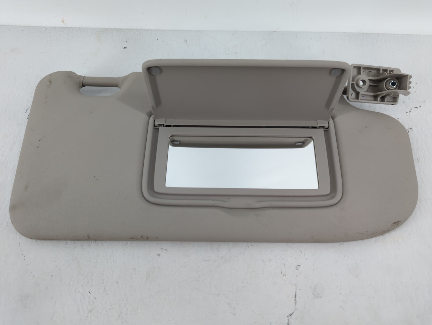 2019-2022 Nissan Rogue Sport Sun Visor Shade Replacement Passenger Right Mirror Fits Fits 2019 2020 2021 2022 OEM Used Auto 