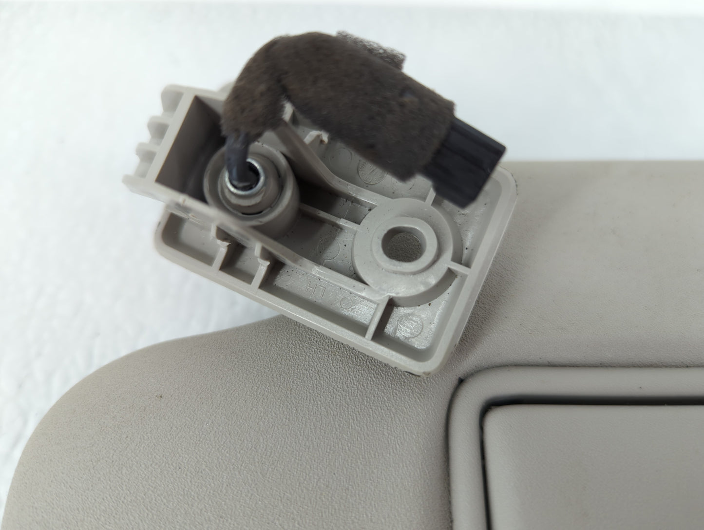 2019-2022 Nissan Rogue Sport Sun Visor Shade Replacement Driver Left Mirror Fits Fits 2019 2020 2021 2022 OEM Used Auto Part
