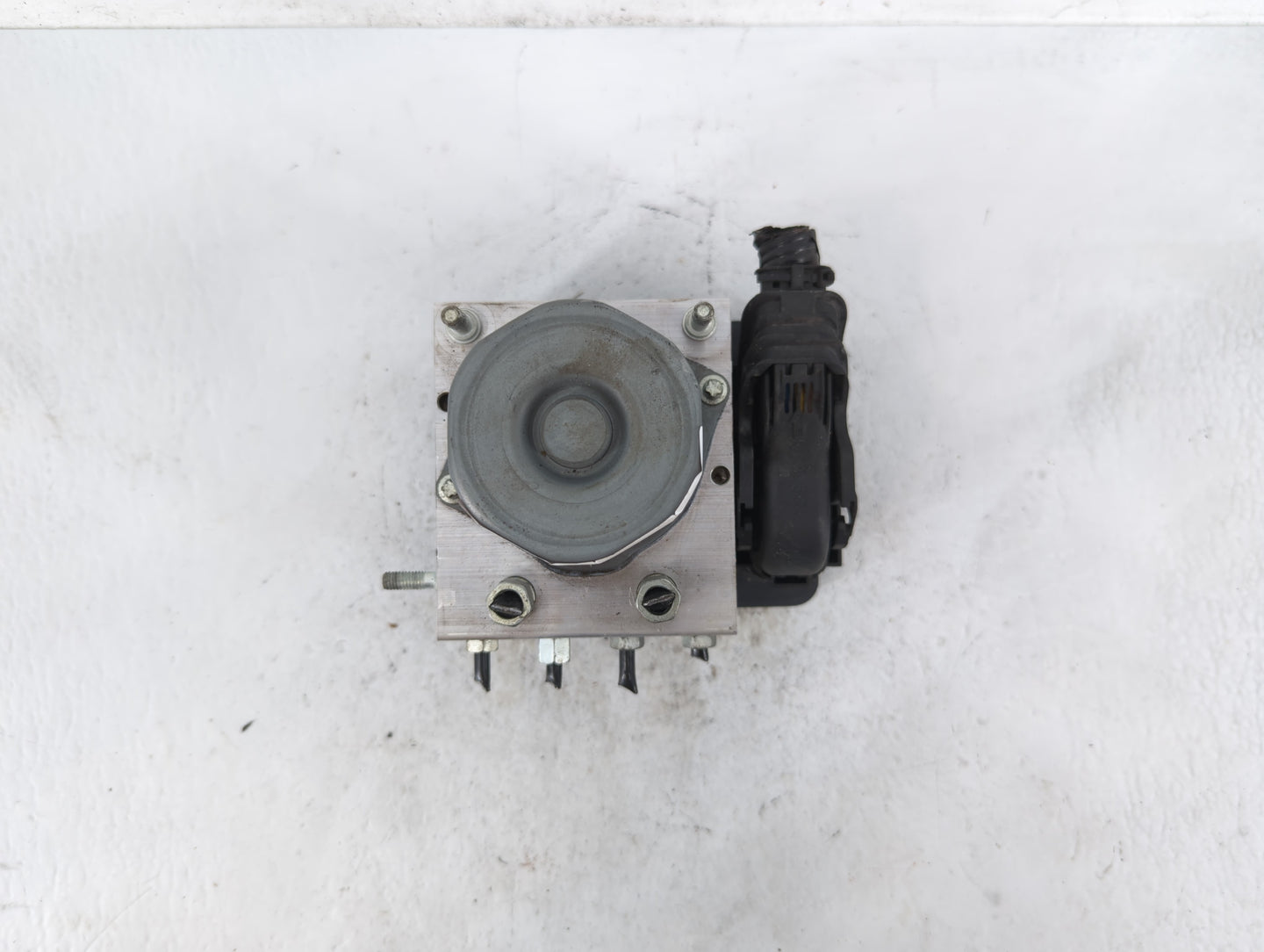 2019-2021 Nissan Rogue Sport ABS Pump Control Module Replacement P/N:47660 6MM0A Fits Fits 2019 2020 2021 OEM Used Auto Part