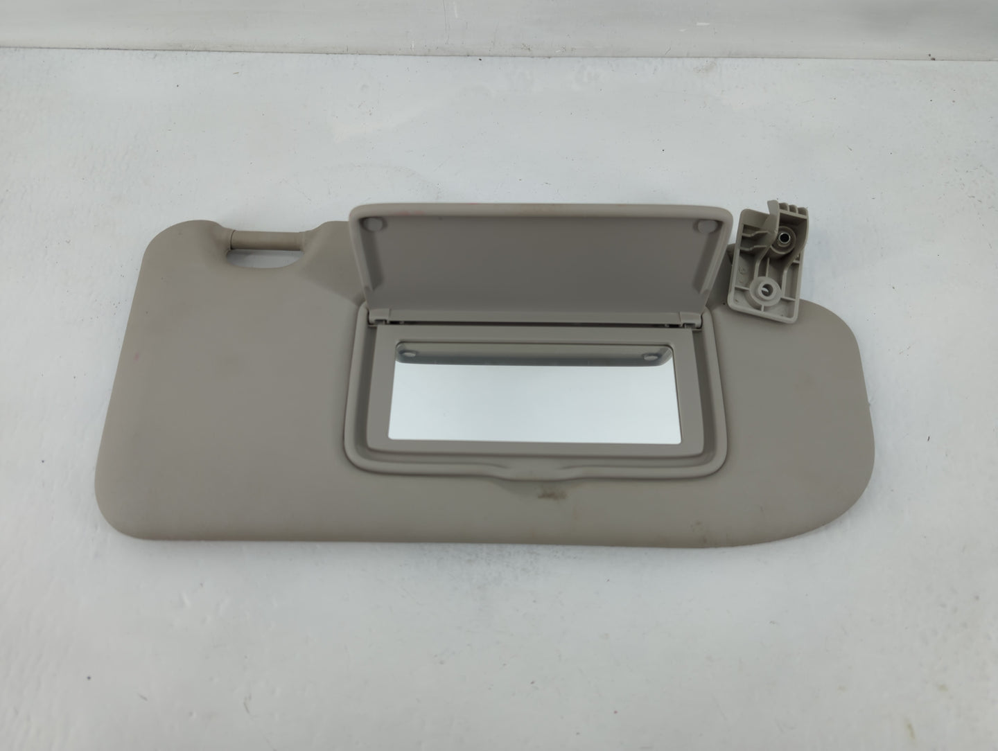 2019-2022 Nissan Rogue Sport Sun Visor Shade Replacement Passenger Right Mirror Fits Fits 2019 2020 2021 2022 OEM Used Auto 