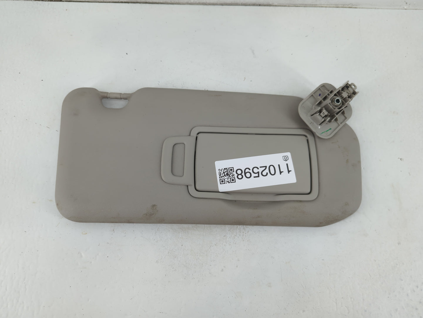 2020-2022 Nissan Sentra Sun Visor Shade Replacement Passenger Right Mirror Fits Fits 2020 2021 2022 OEM Used Auto Parts - Oe