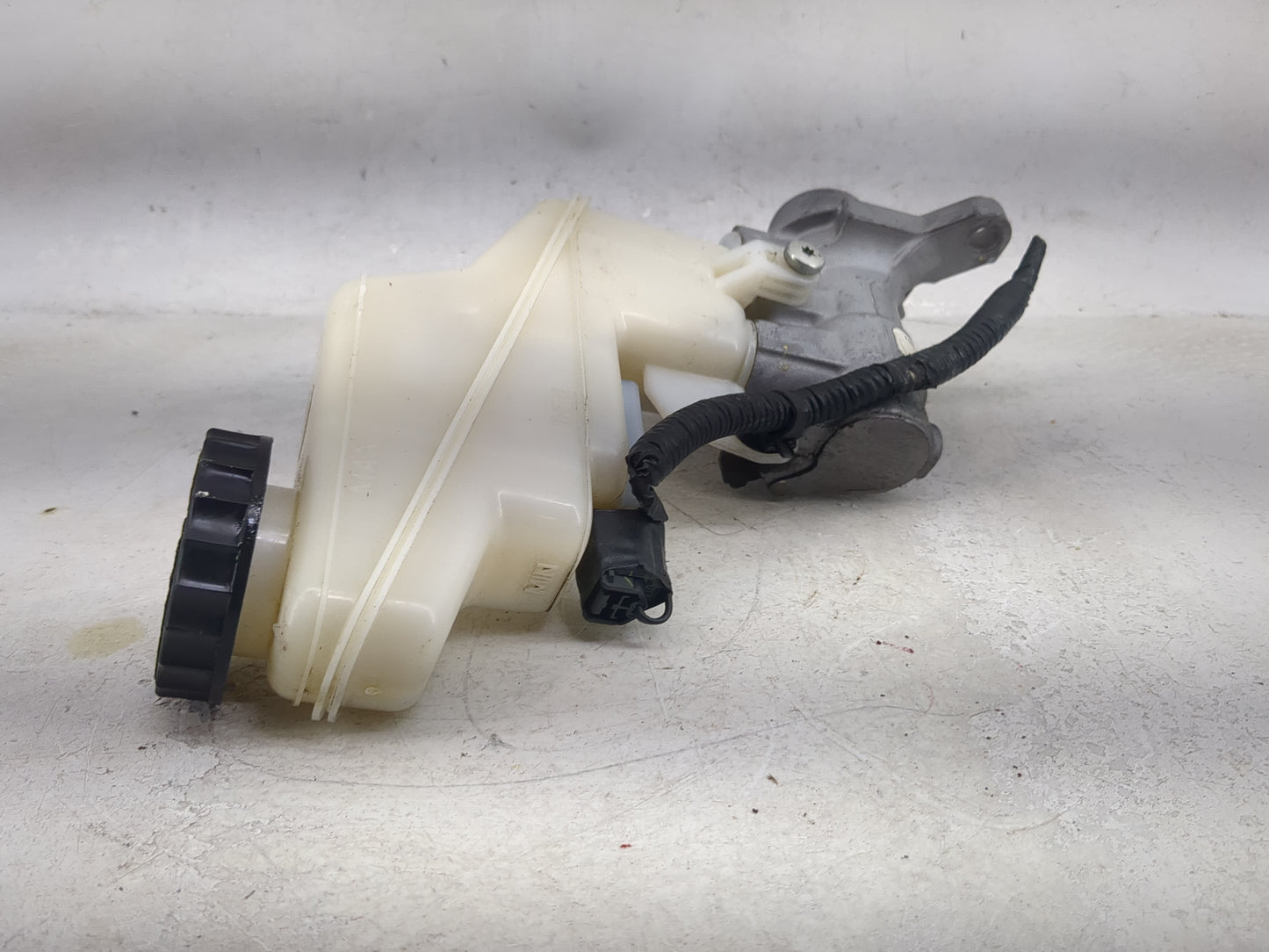 2020-2021 Nissan Sentra Brake Master Cylinder 1491081 - Oemusedautoparts1.com