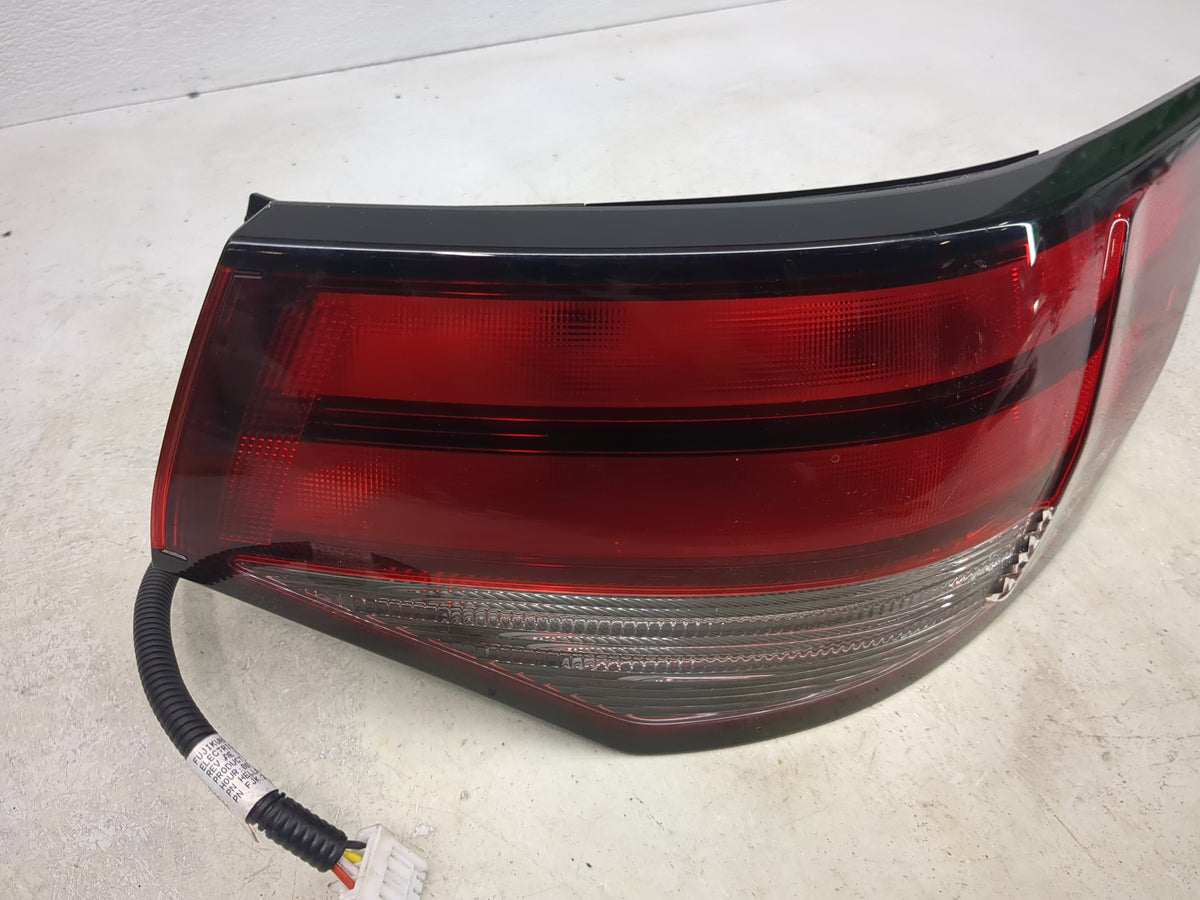2020-2022 Nissan Sentra Tail Light Assembly Passenger Right OEM P/N:0138860200000548 013886020000054813 Fits Fits 2020 2021 
