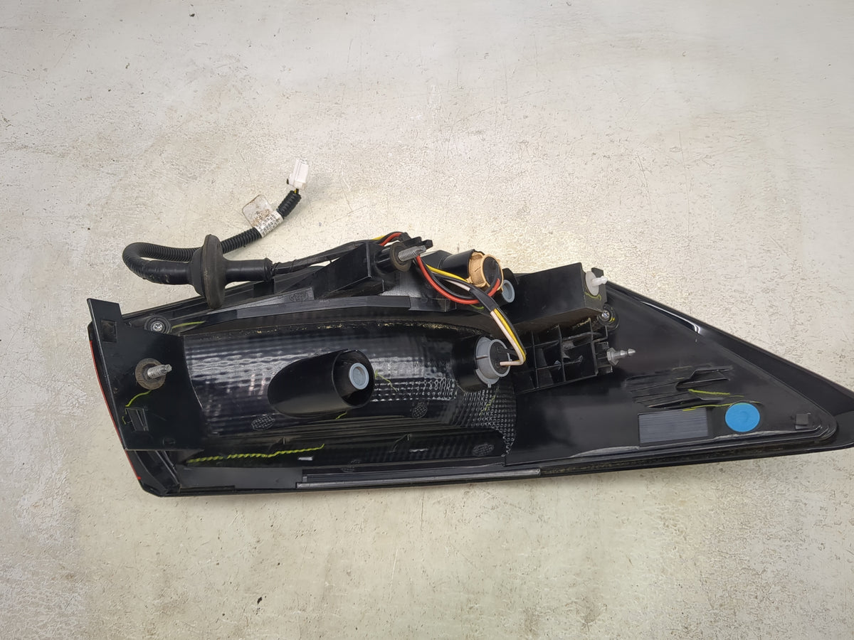 2020-2022 Nissan Sentra Tail Light Assembly Passenger Right OEM P/N:0138860200000548 013886020000054813 Fits Fits 2020 2021 
