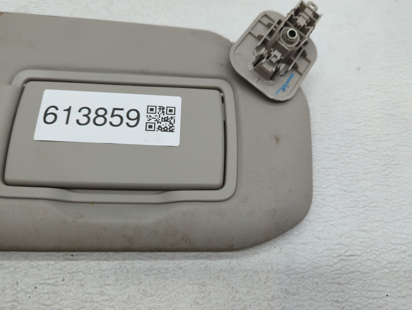 2020-2022 Nissan Sentra Sun Visor Shade Replacement Passenger Right Mirror Fits Fits 2020 2021 2022 OEM Used Auto Parts - Oe