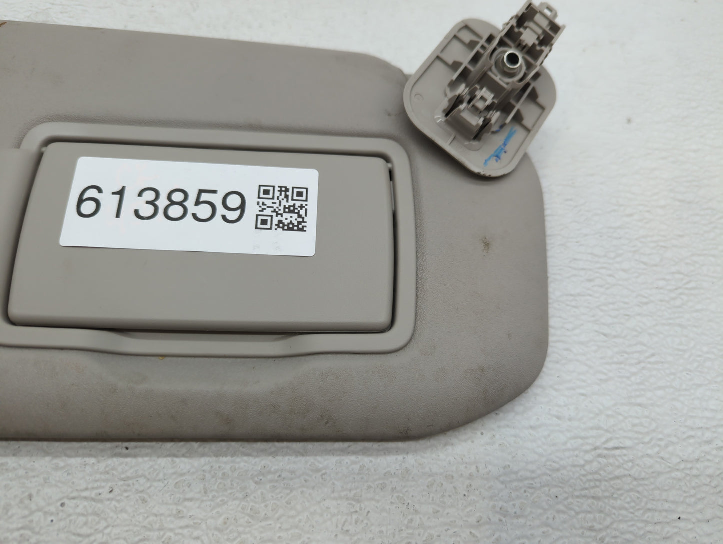 2020-2022 Nissan Sentra Sun Visor Shade Replacement Passenger Right Mirror Fits Fits 2020 2021 2022 OEM Used Auto Parts - Oe