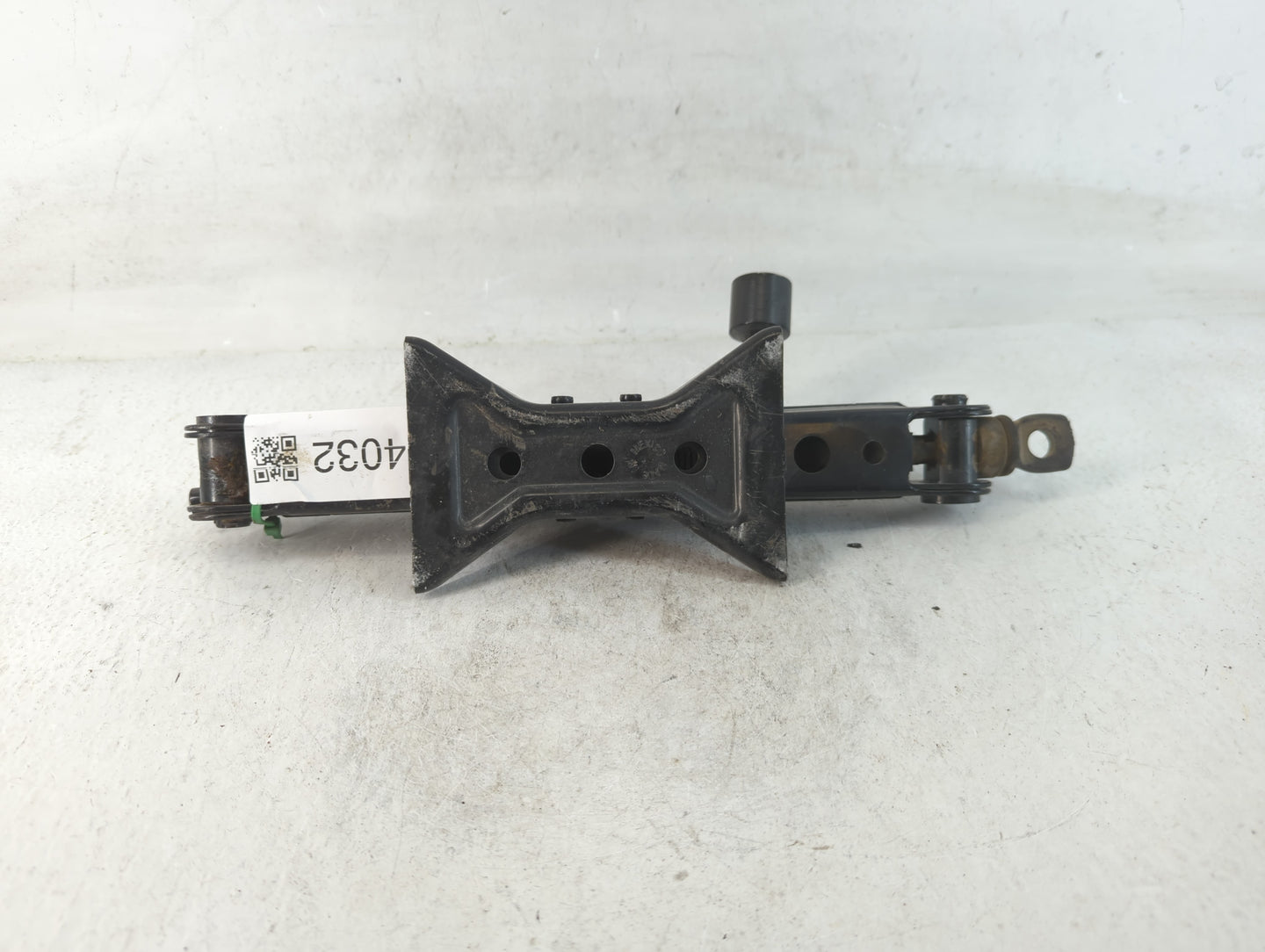 2020 Nissan Sentra Spare Scissor Car Jack - Oemusedautoparts1.com