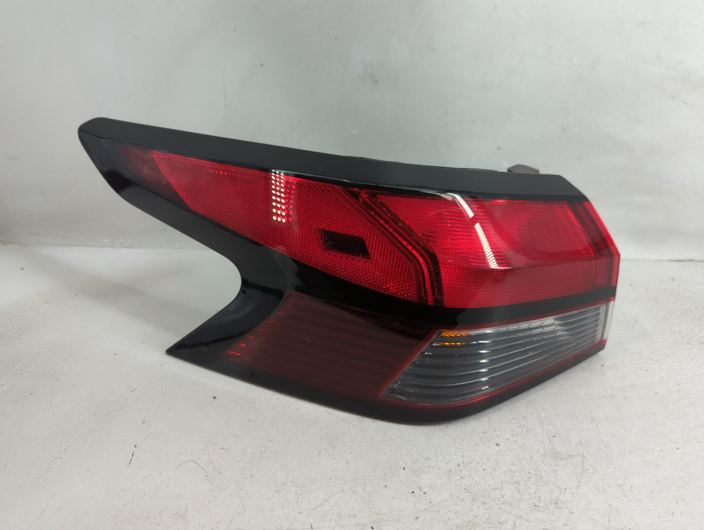 2020-2022 Nissan Versa Tail Light Assembly Driver Left OEM P/N:26555 5EE0A Fits Fits 2020 2021 2022 OEM Used Auto Parts - Oe