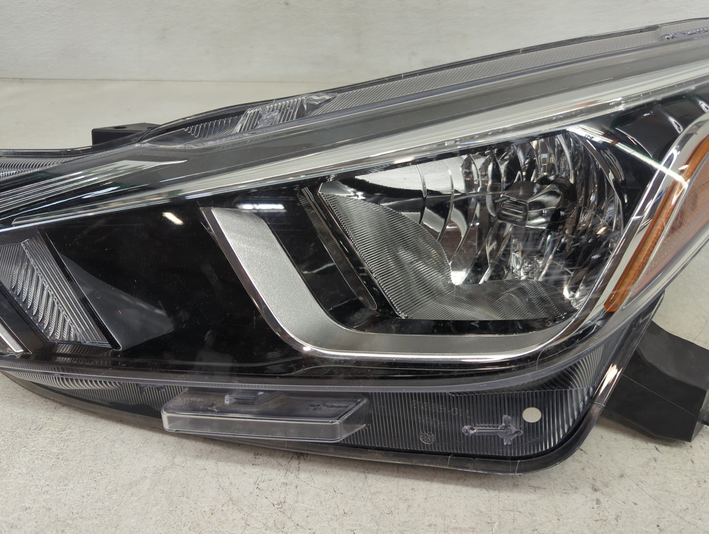 2020-2022 Nissan Versa Passenger Right Oem Head Light Headlight Lamp - Oemusedautoparts1.com