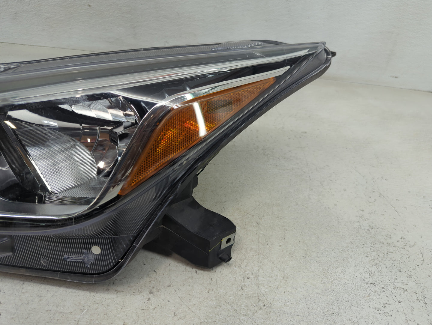 2020-2022 Nissan Versa Passenger Right Oem Head Light Headlight Lamp - Oemusedautoparts1.com