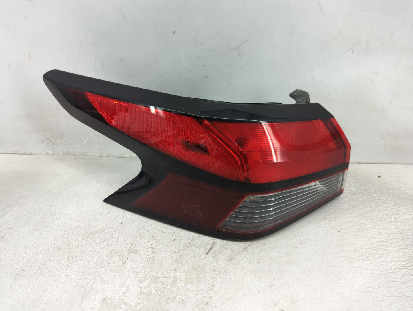 2020-2022 Nissan Versa Tail Light Assembly Driver Left OEM P/N:26555 5EE0A Fits Fits 2020 2021 2022 OEM Used Auto Parts - Oe