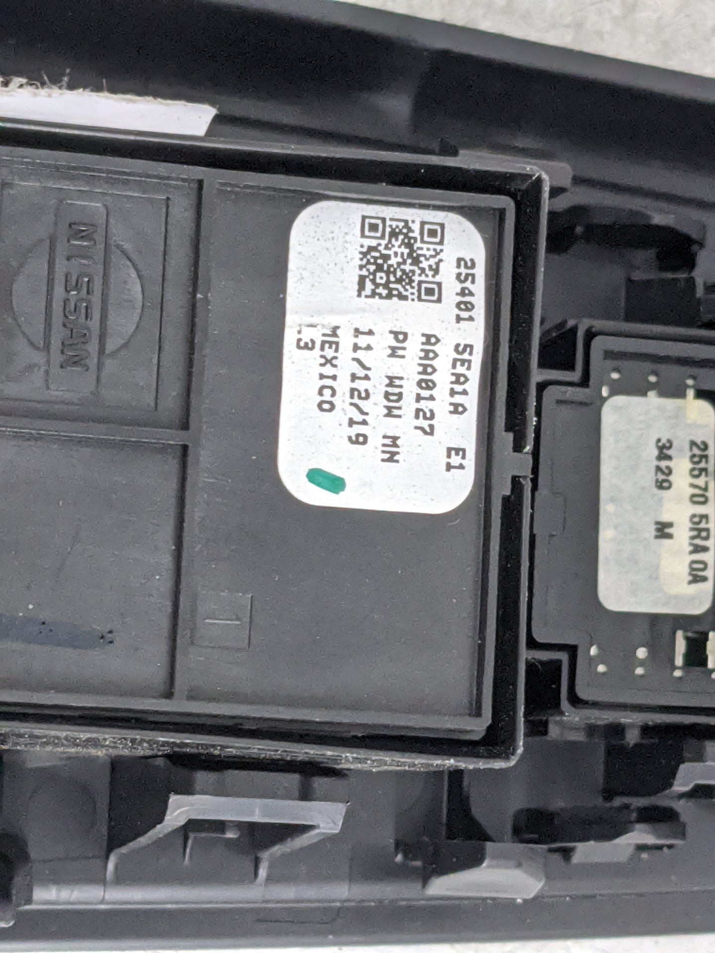 2020-2022 Nissan Versa Master Power Window Switch Replacement Driver Side Left P/N:25401 5EA1A 25570 5RA0A Fits OEM Used Aut