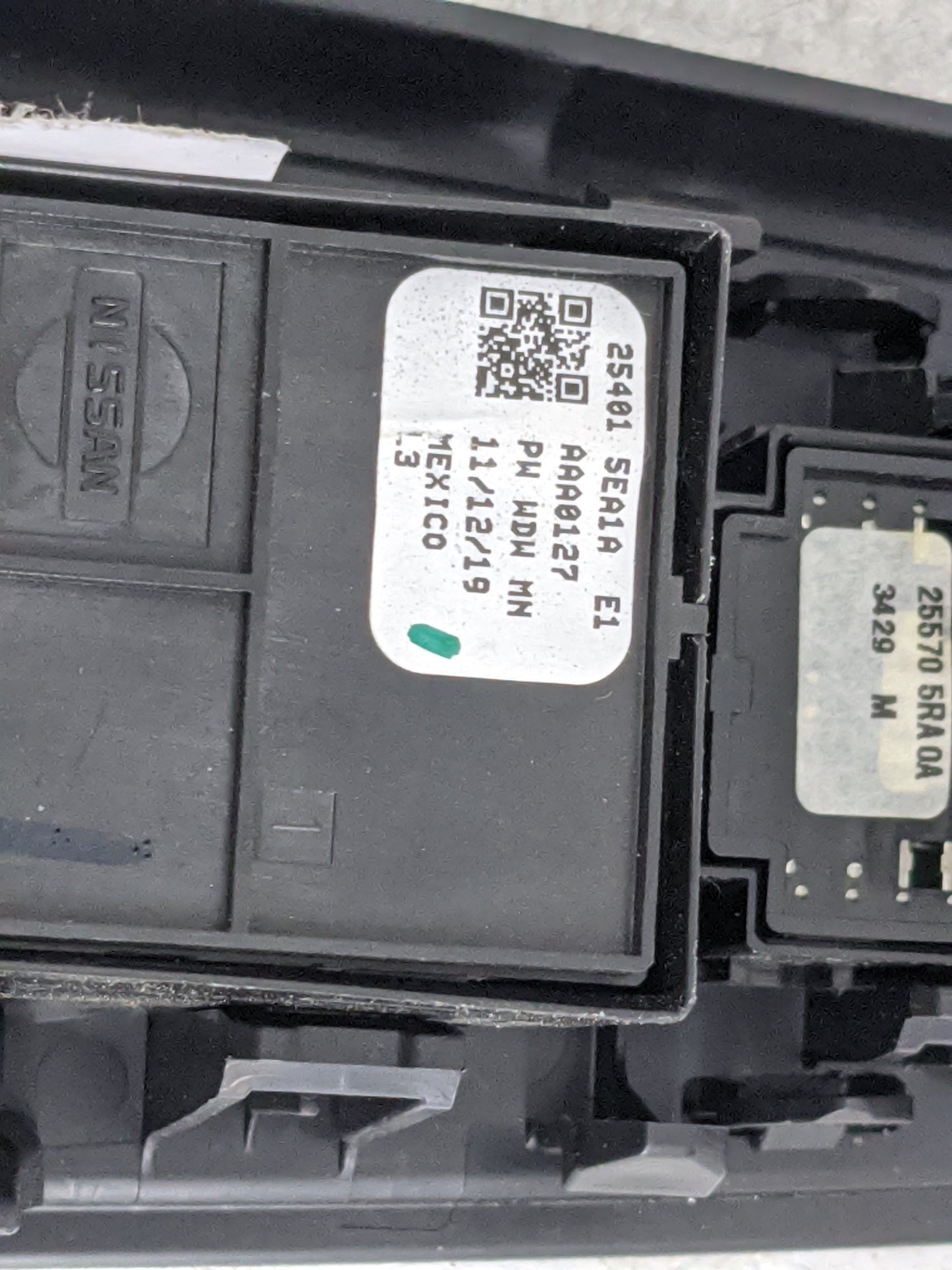 2020-2022 Nissan Versa Master Power Window Switch Replacement Driver Side Left P/N:25401 5EA1A 25570 5RA0A Fits OEM Used Aut