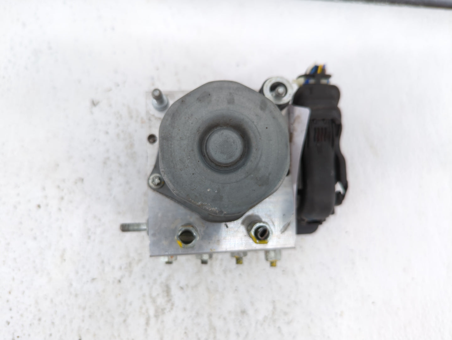 2020 Nissan Versa ABS Pump Control Module Replacement P/N:47660 5ES0B Fits OEM Used Auto Parts - Oemusedautoparts1.com