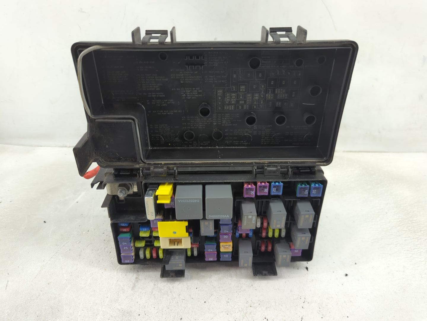 2020 Ram 1500 Fusebox Fuse Box Panel Relay Module P/N:04692143AA 04692139AA, 68083380AA, R62337-001 Fits OEM Used Auto Parts