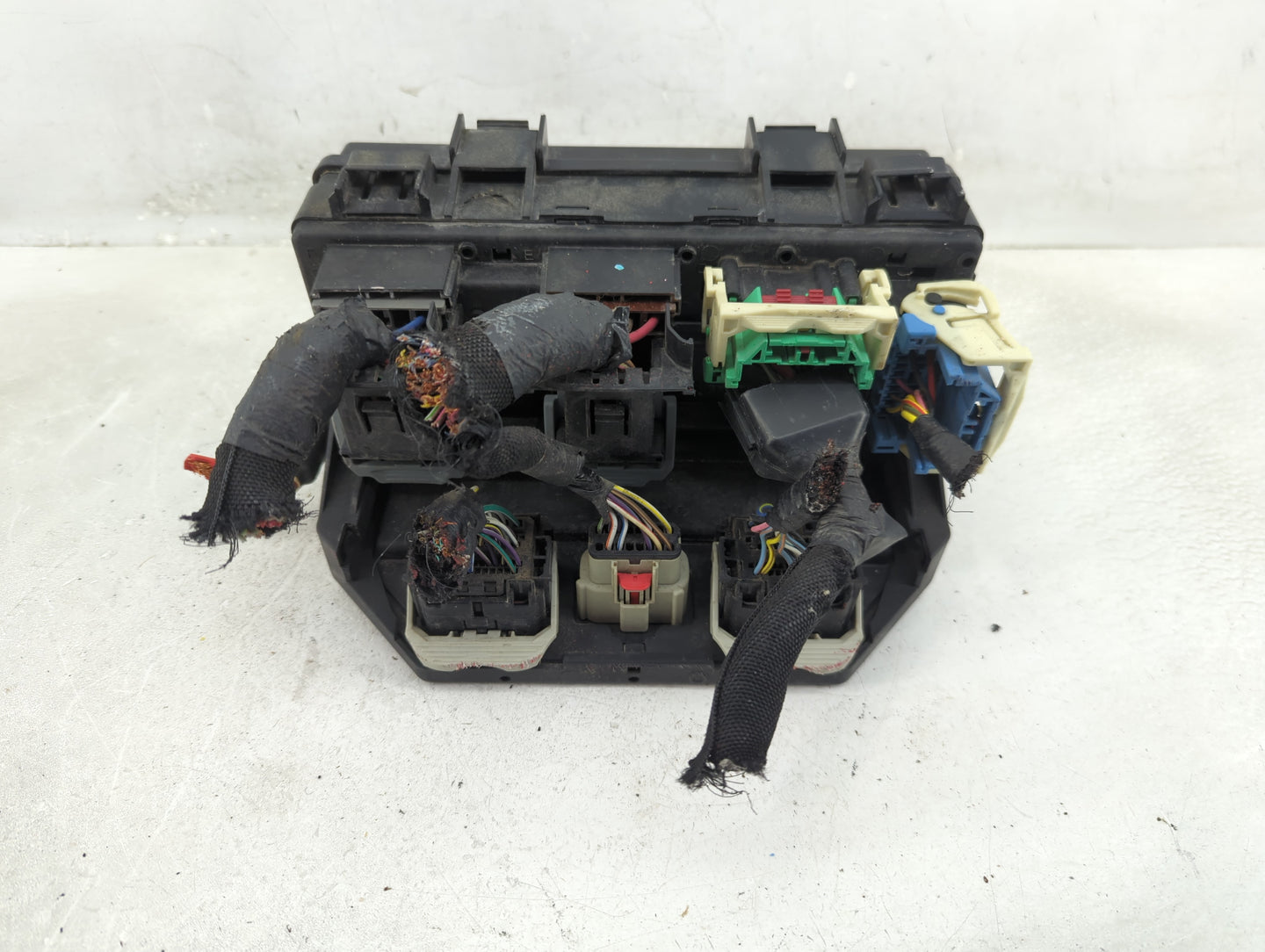 2020 Ram 1500 Fusebox Fuse Box Panel Relay Module P/N:04692143AA 04692139AA, 68083380AA, R62337-001 Fits OEM Used Auto Parts