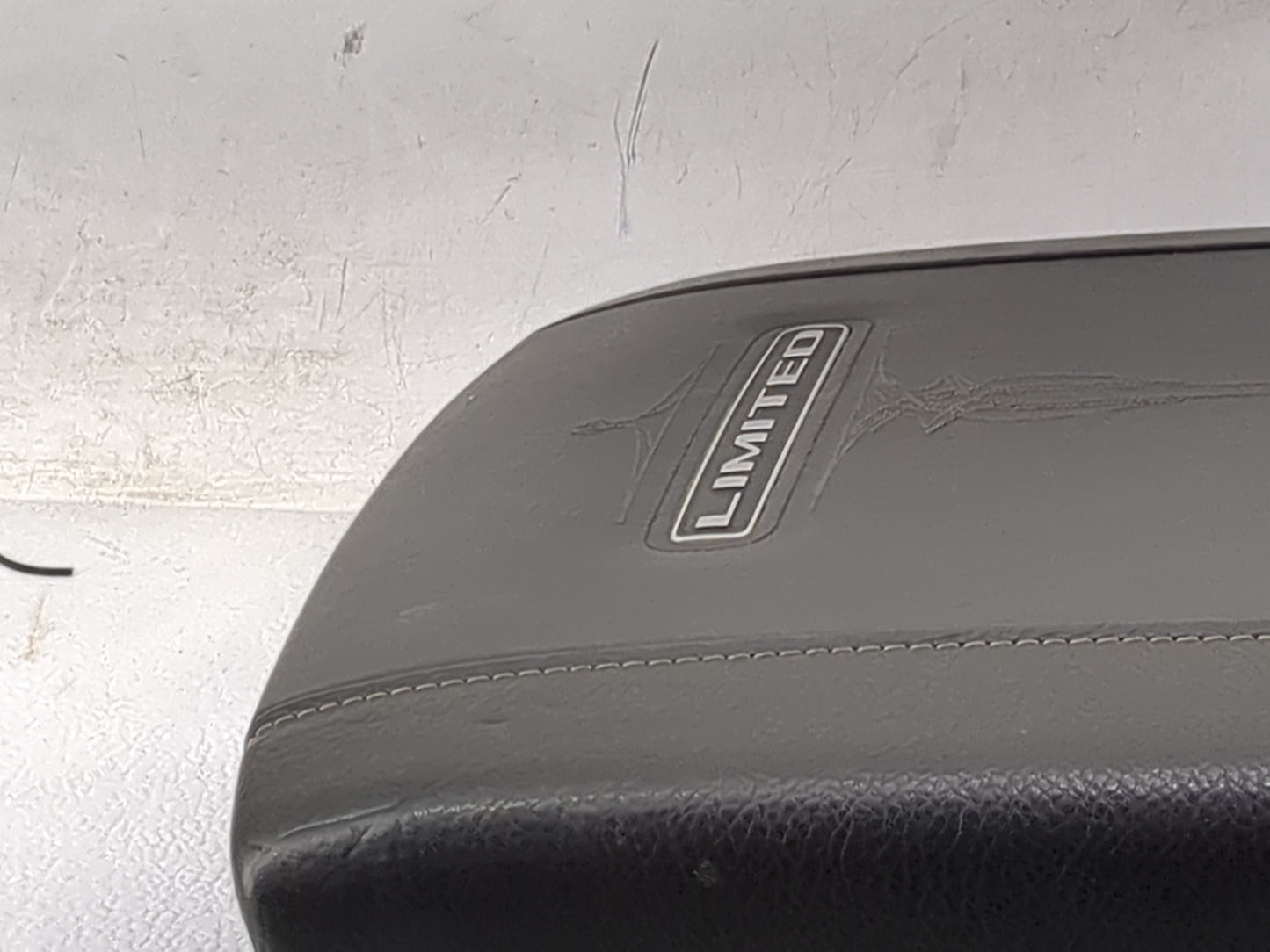 2020 Ram 1500 Center Console Armrest Cover Lid P/N:68035C-925186 5YJ941X7AG Fits OEM Used Auto Parts - Oemusedautoparts1.com