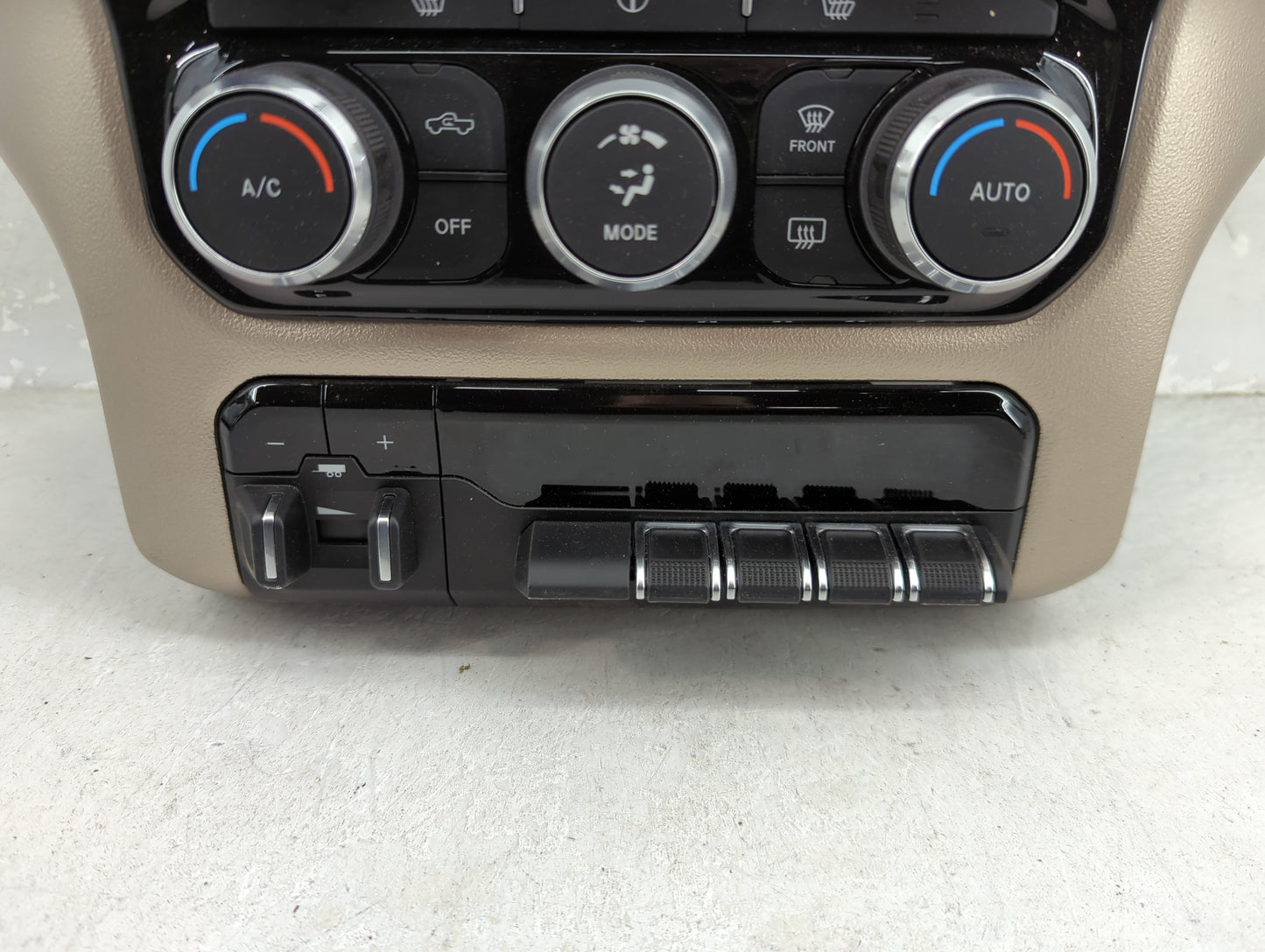 2020 Ram 2500 Climate Control Module Temperature AC/Heater Replacement P/N:P68340277AC 17023208-03 Fits OEM Used Auto Parts 