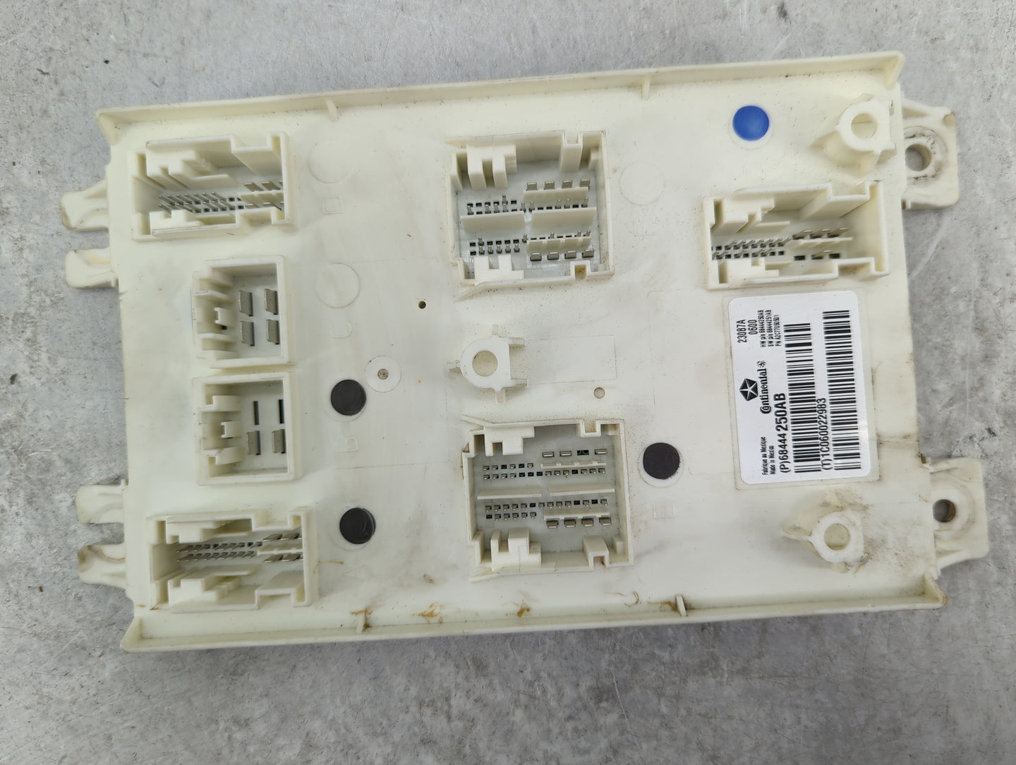 2020-2020 Ram 3500 Body Control Module Bcm Inner Cabin Fuse Box - Oemusedautoparts1.com
