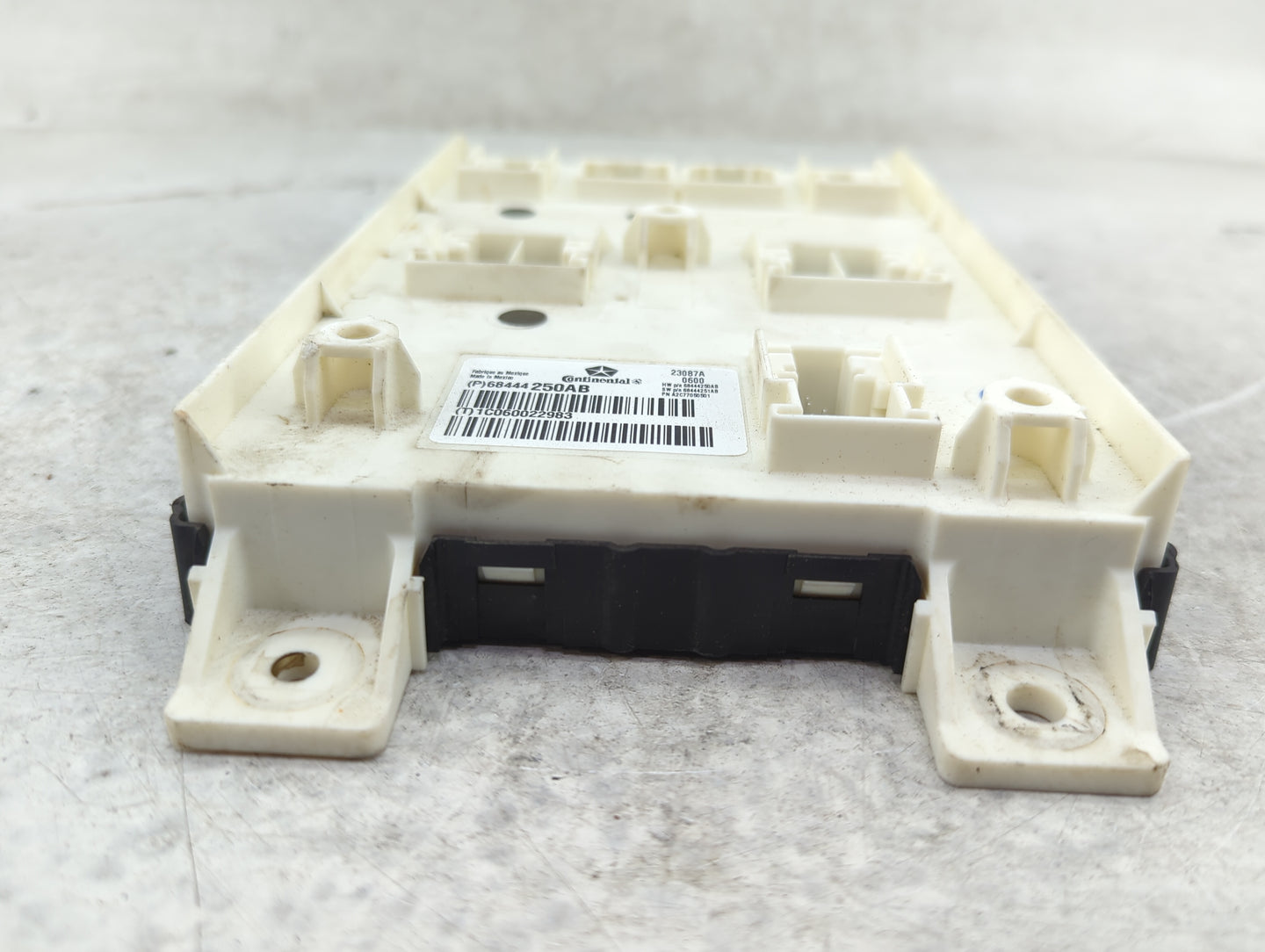 2020-2020 Ram 3500 Body Control Module Bcm Inner Cabin Fuse Box - Oemusedautoparts1.com