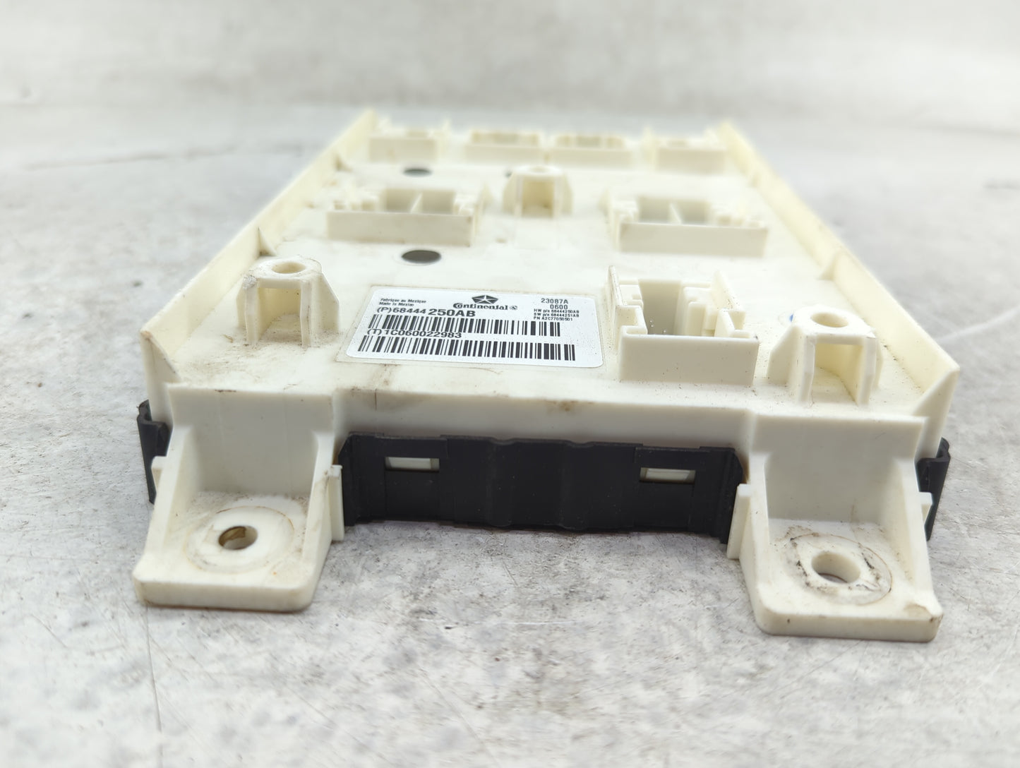 2020-2020 Ram 3500 Body Control Module Bcm Inner Cabin Fuse Box - Oemusedautoparts1.com