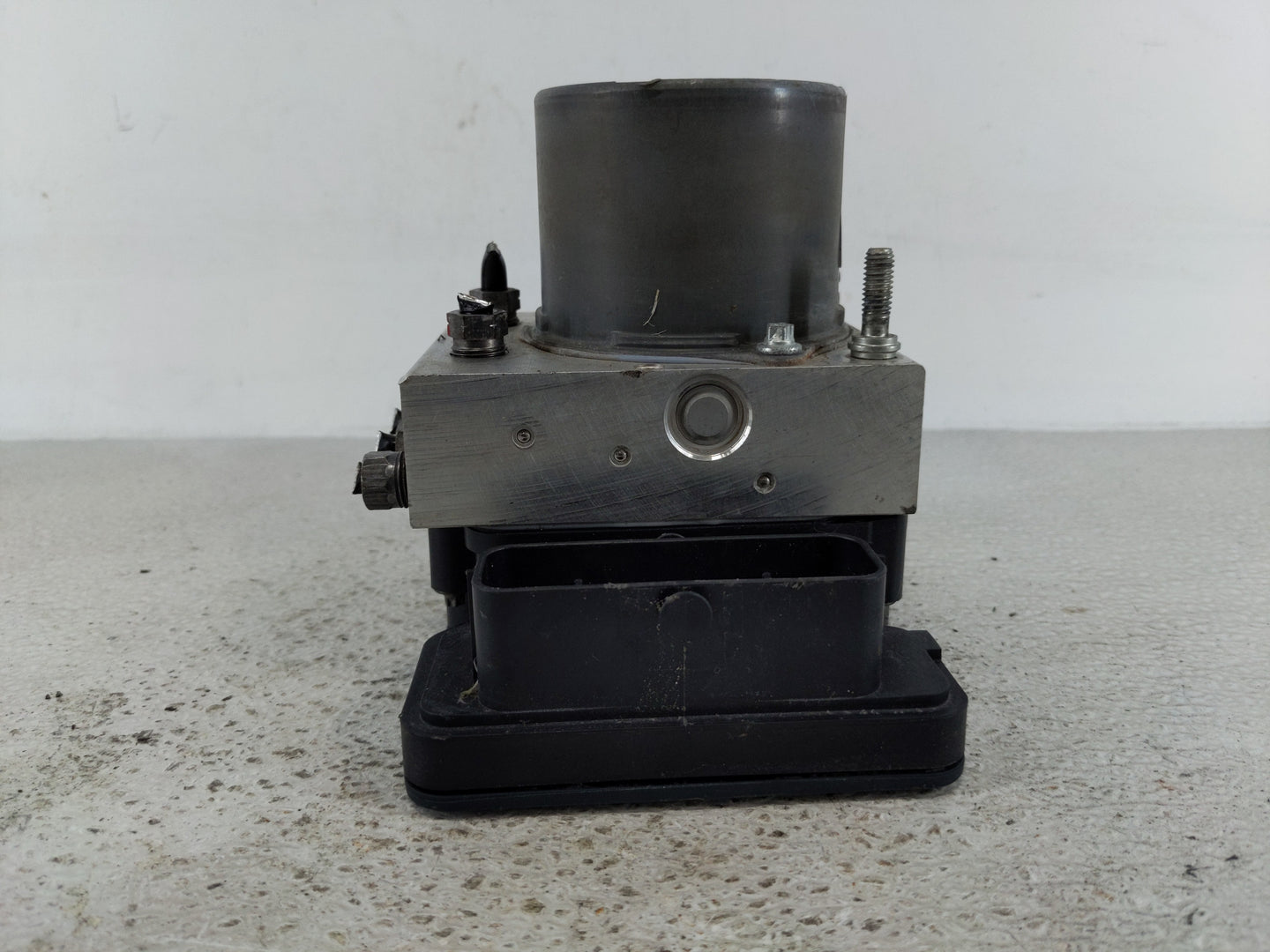 2020 Ram Promaster 2500 ABS Pump Control Module Replacement P/N:53482752 Fits OEM Used Auto Parts - Oemusedautoparts1.com