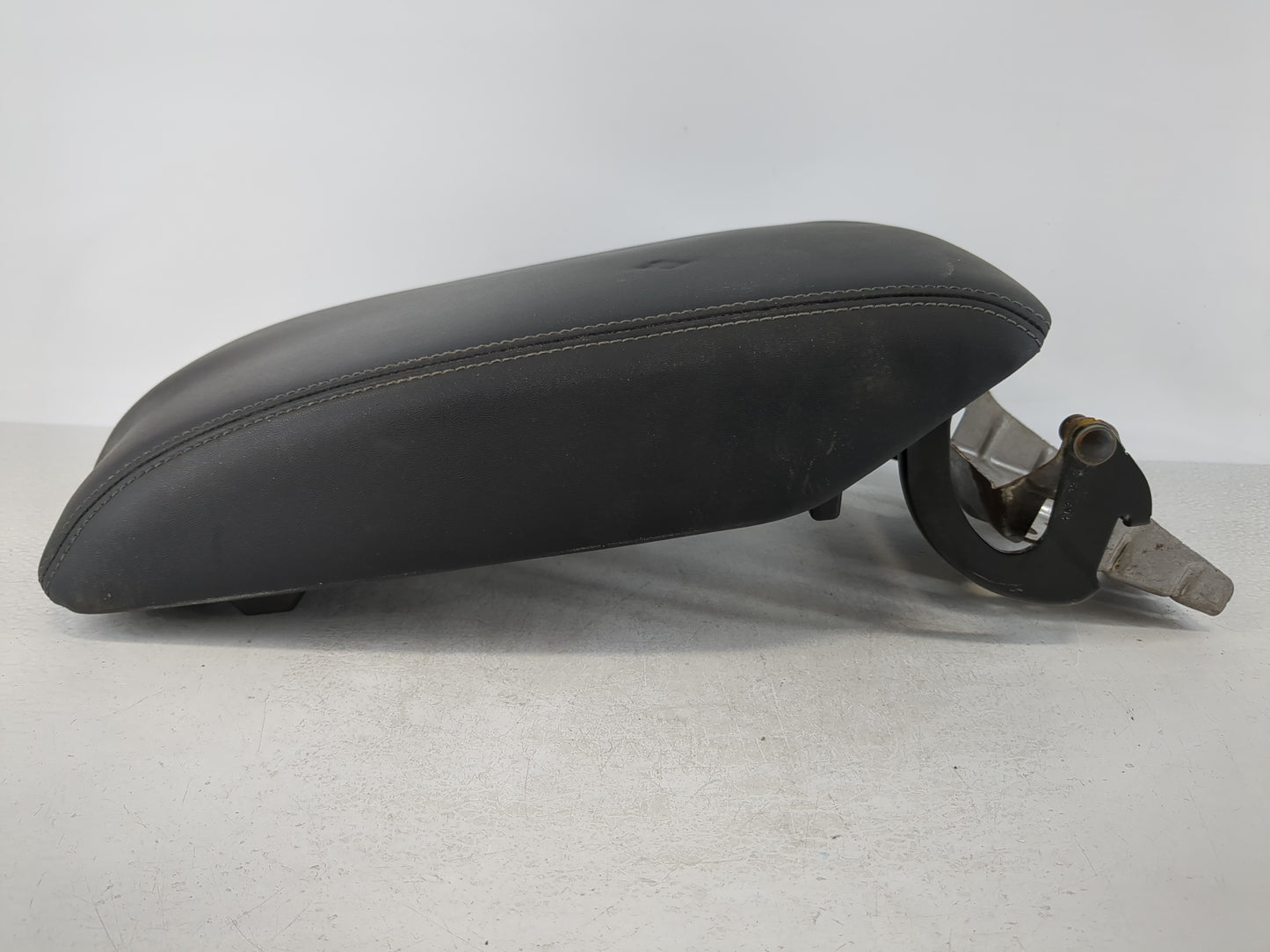 2020 Subaru Ascent Center Console Armrest Cover Lid Fits OEM Used Auto Parts - Oemusedautoparts1.com