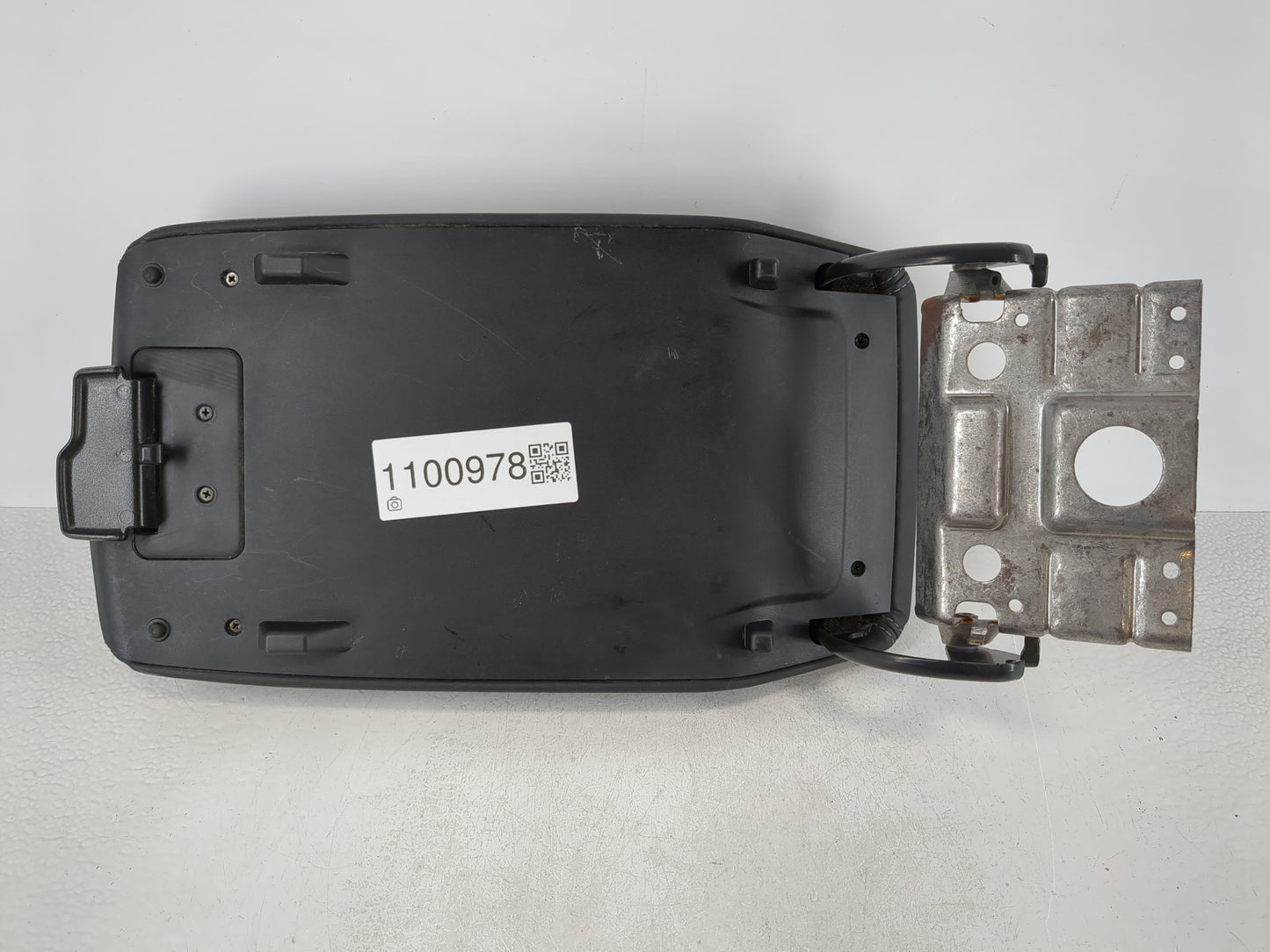 2020 Subaru Ascent Center Console Armrest Cover Lid Fits OEM Used Auto Parts - Oemusedautoparts1.com