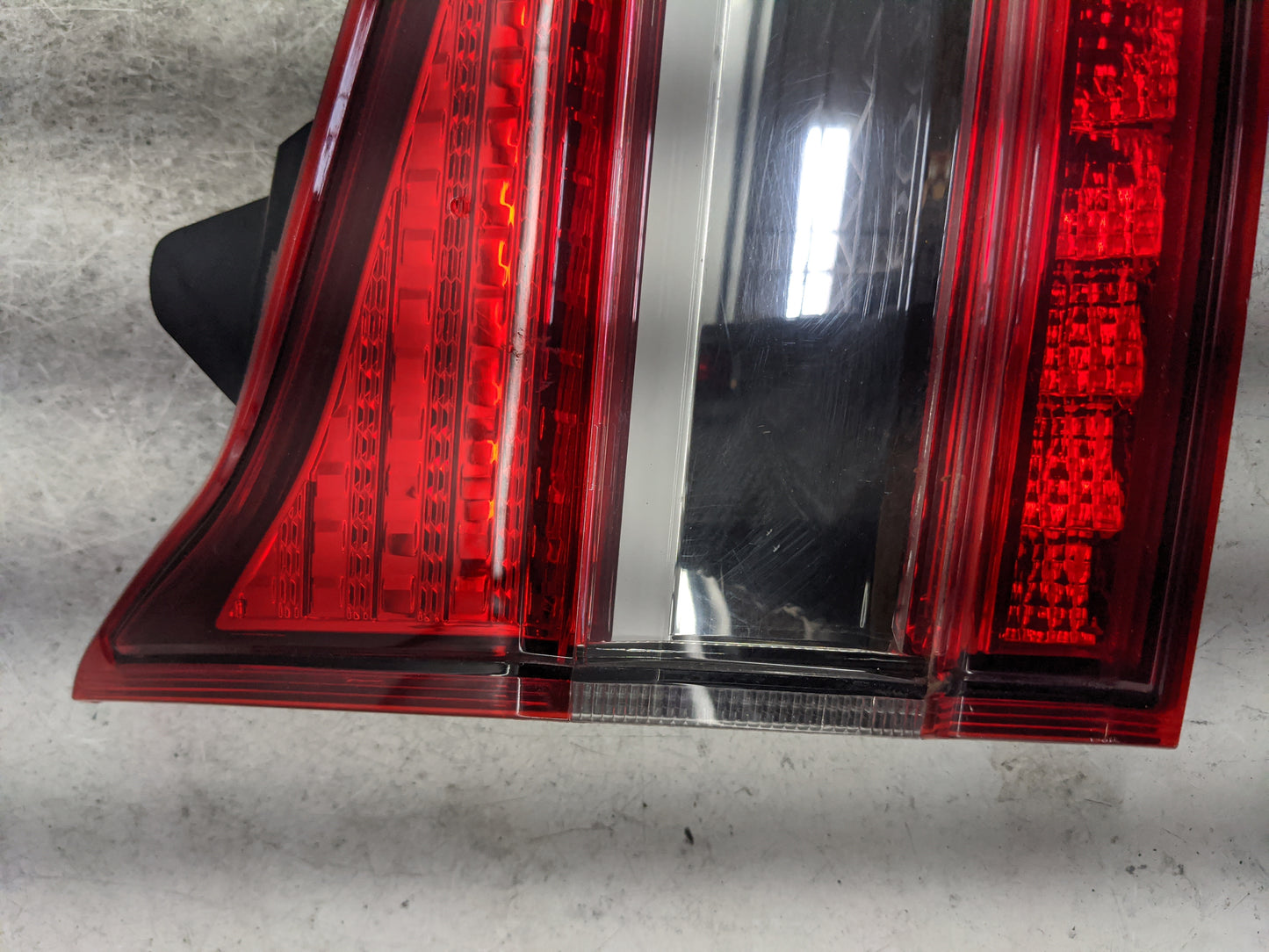 2020 Subaru Ascent Driver Left Side Deck Lid Mounted Tail Light - Oemusedautoparts1.com
