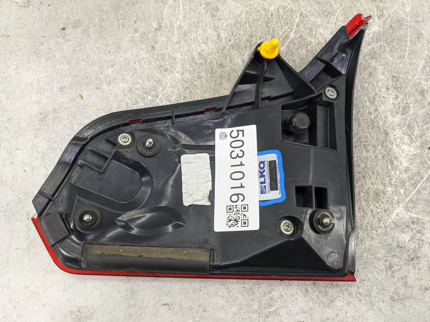 2020 Subaru Ascent Driver Left Side Deck Lid Mounted Tail Light - Oemusedautoparts1.com