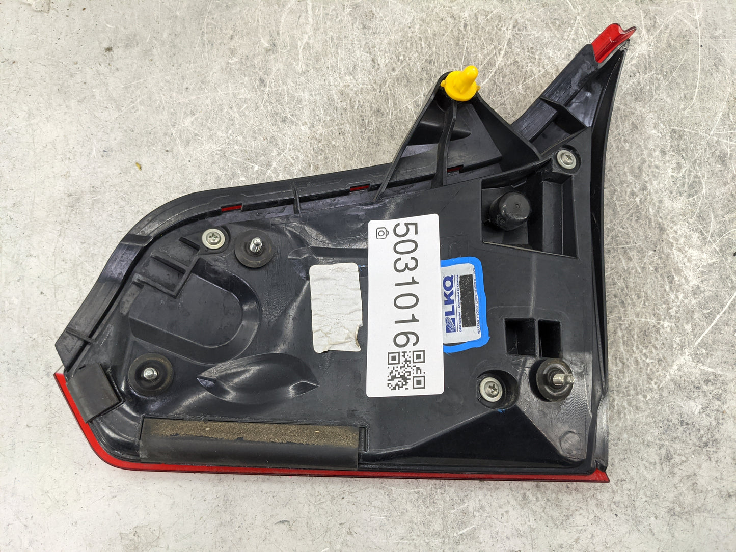 2020 Subaru Ascent Driver Left Side Deck Lid Mounted Tail Light - Oemusedautoparts1.com