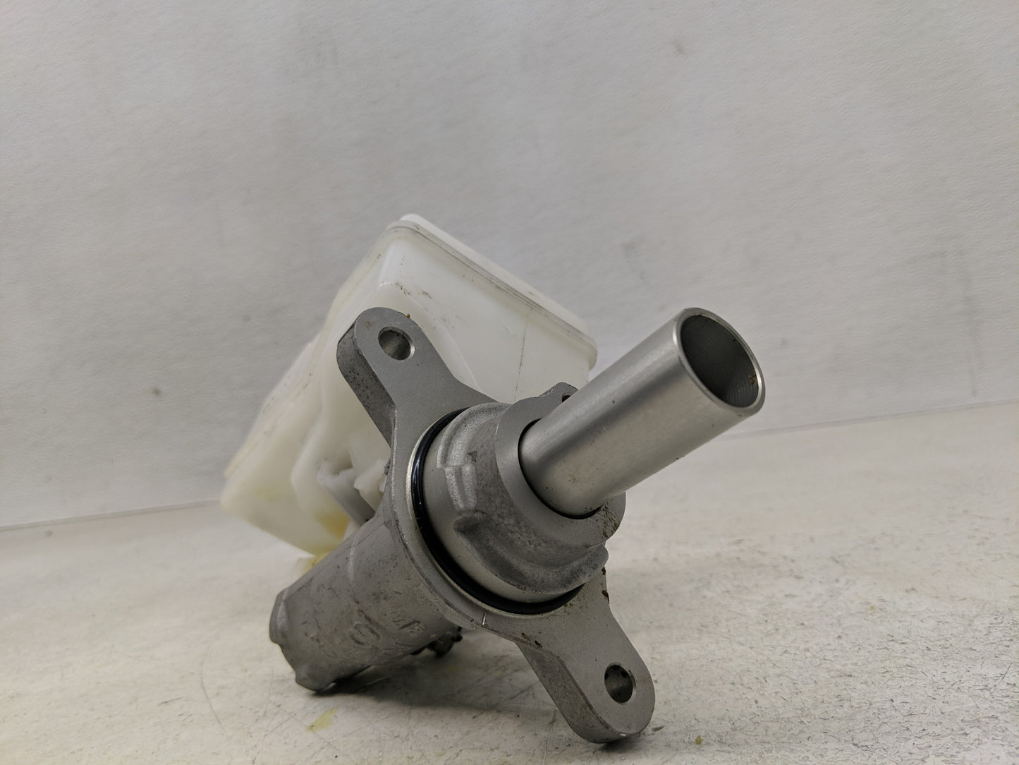 2018-2022 Toyota C-hr Brake Master Cylinder - Oemusedautoparts1.com