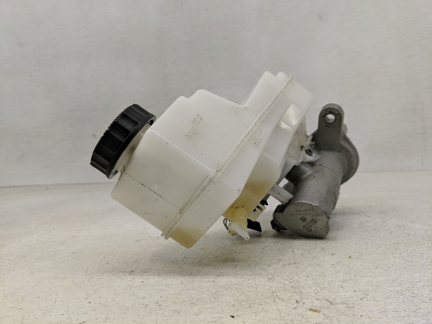2018-2022 Toyota C-hr Brake Master Cylinder - Oemusedautoparts1.com